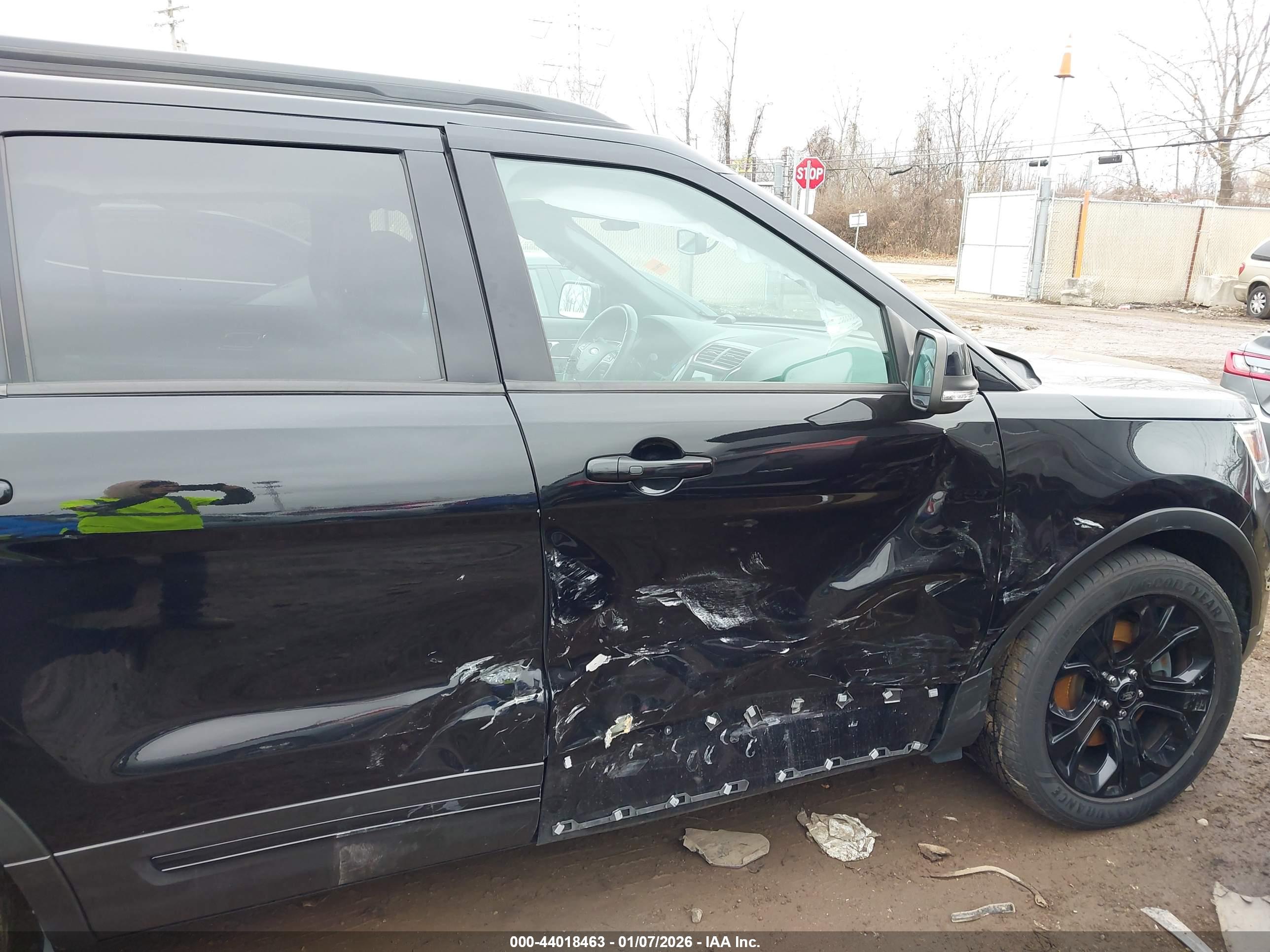 FORD EXPLORER image 6