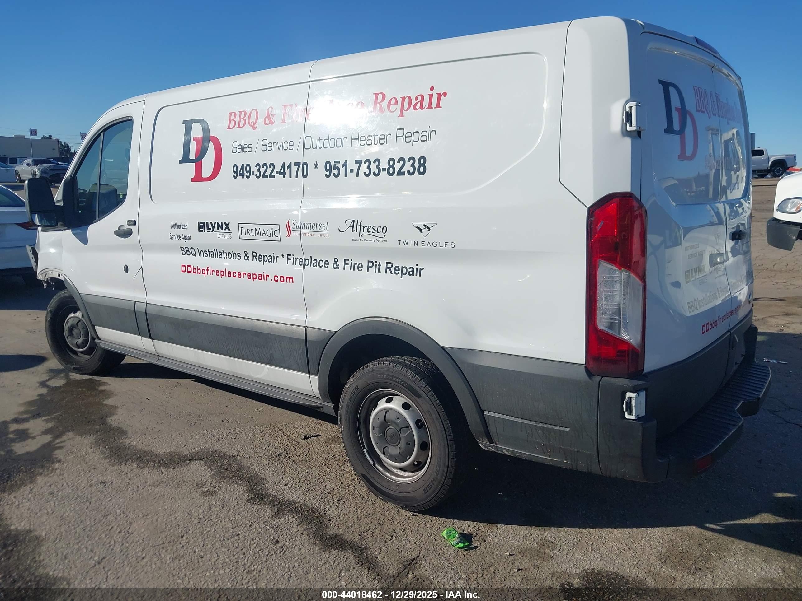 FORD TRANSIT-150 image 3