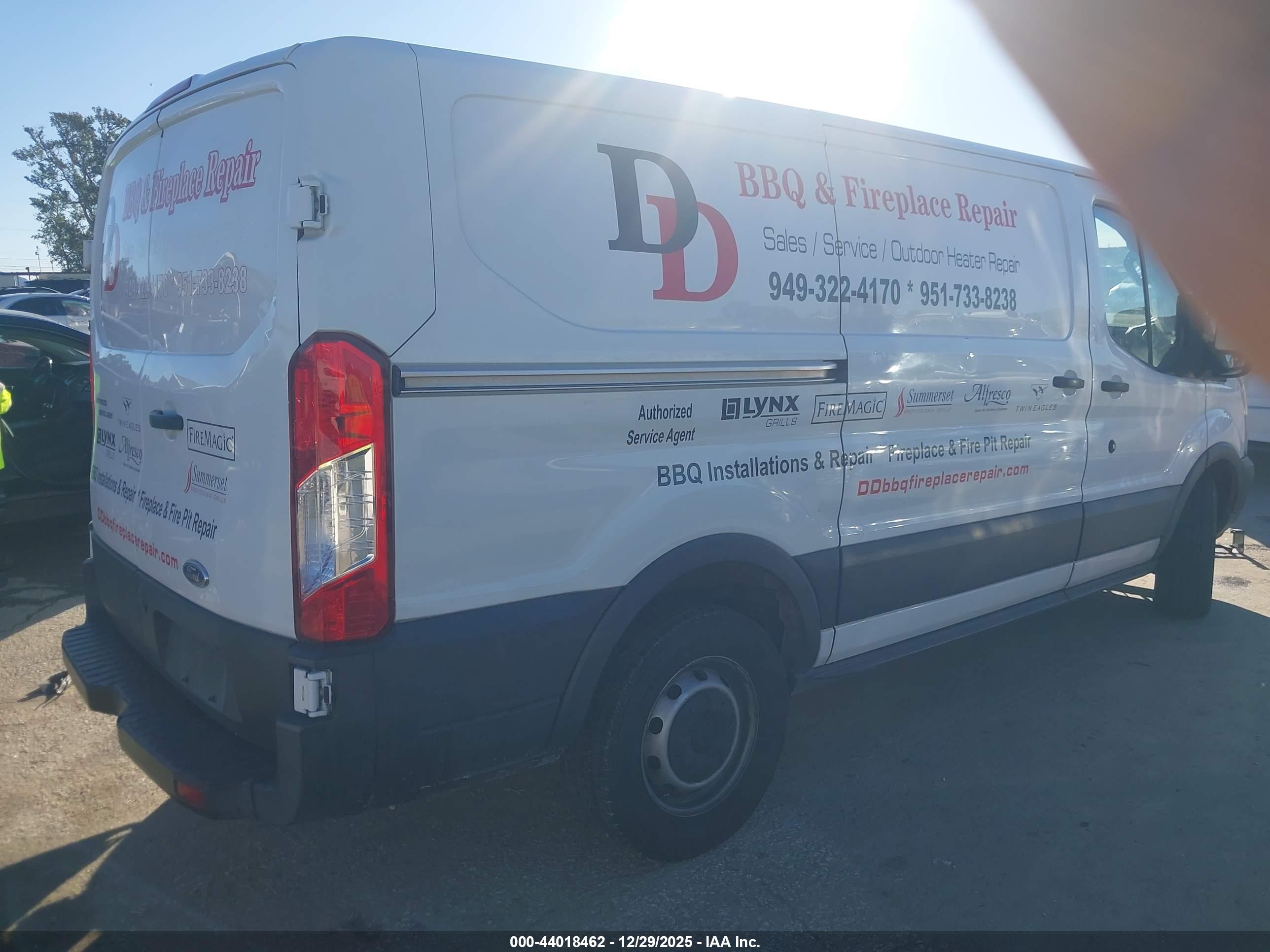 FORD TRANSIT-150 image 4