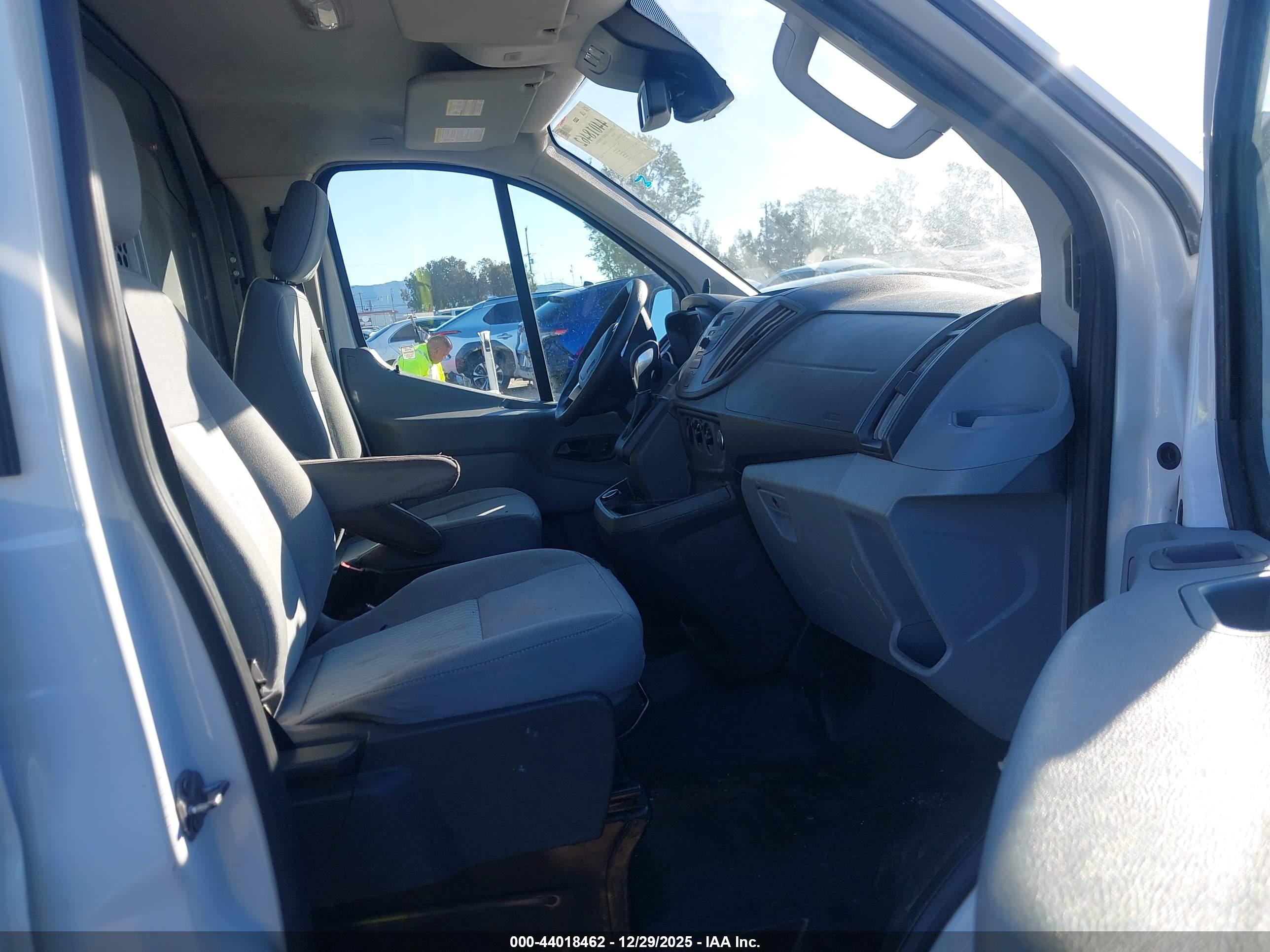 FORD TRANSIT-150 image 5