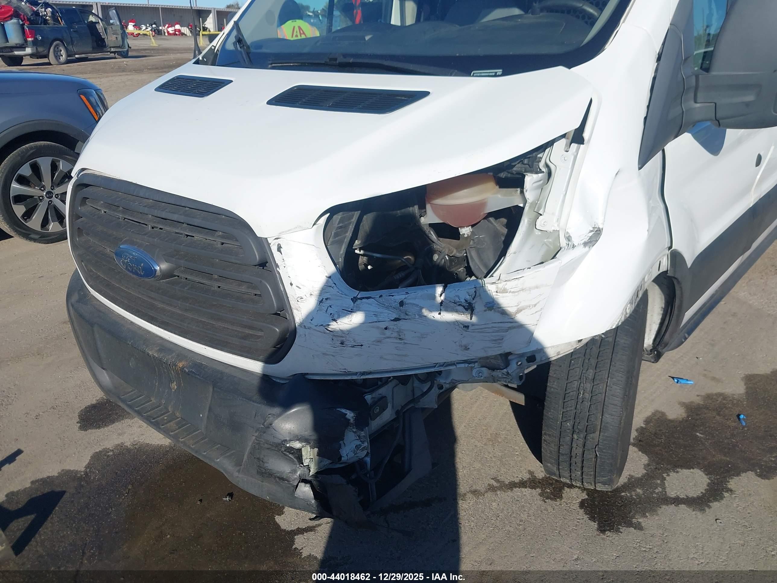 FORD TRANSIT-150 image 6