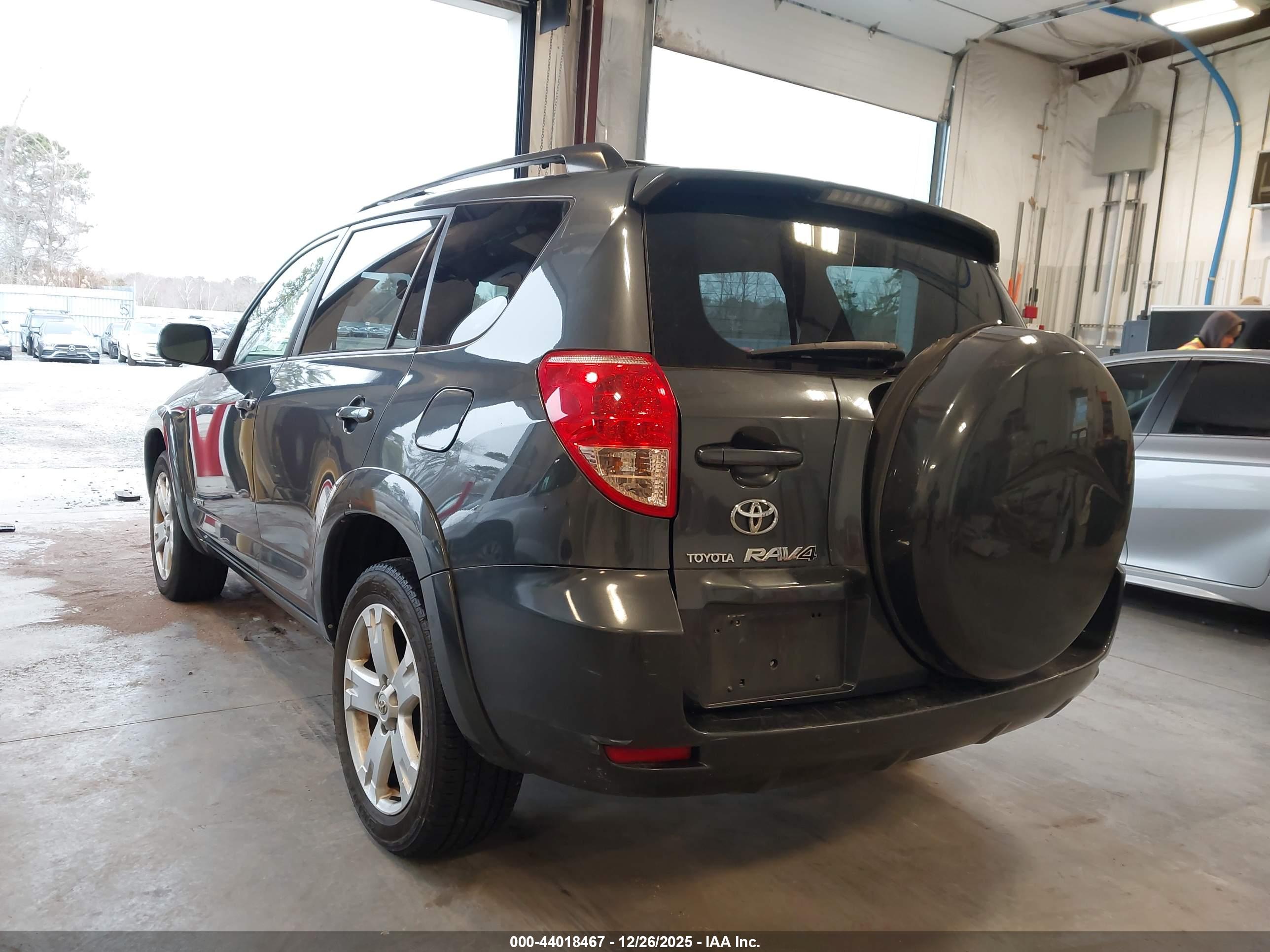 TOYOTA RAV4 image 3