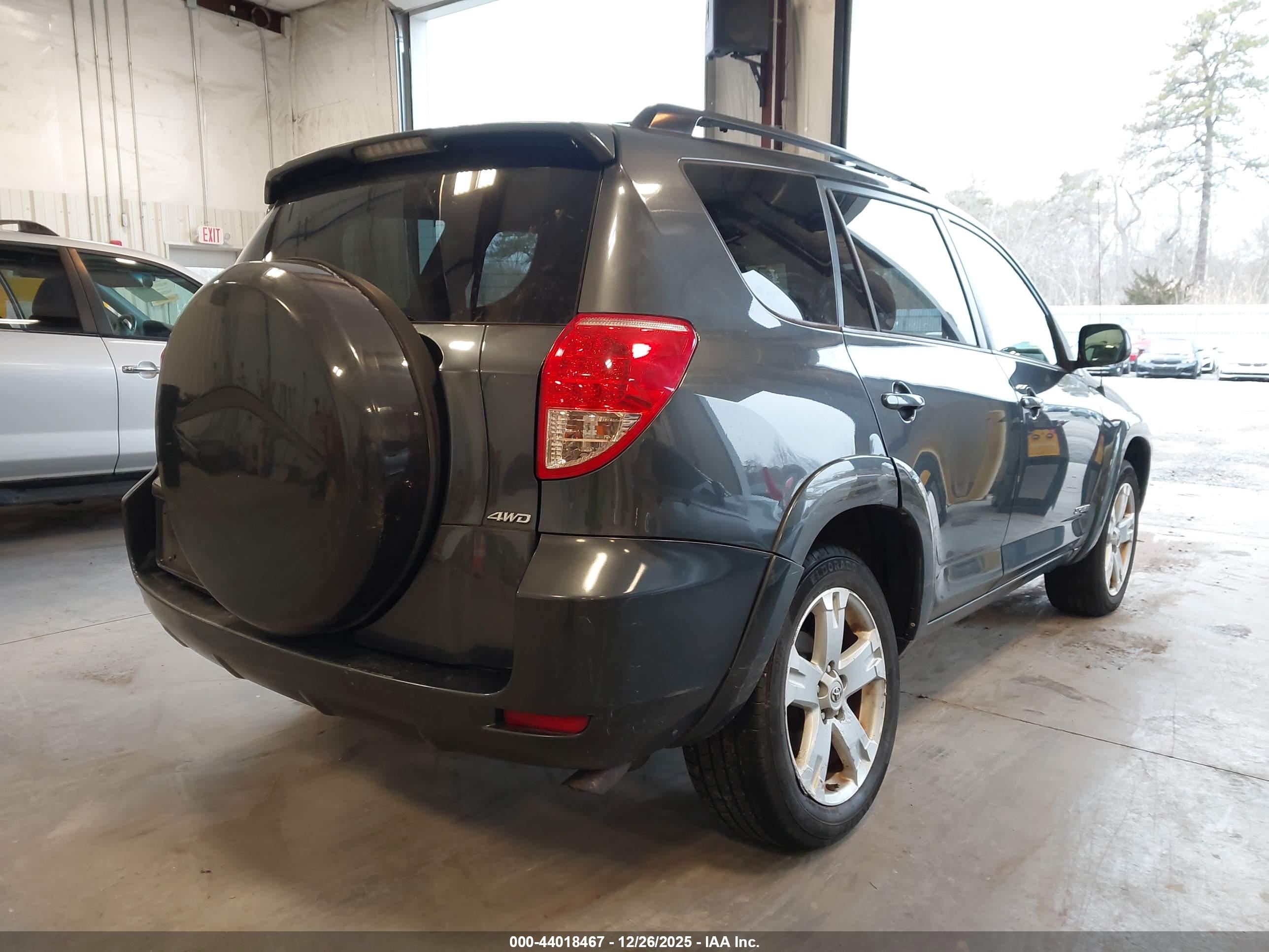 TOYOTA RAV4 image 6
