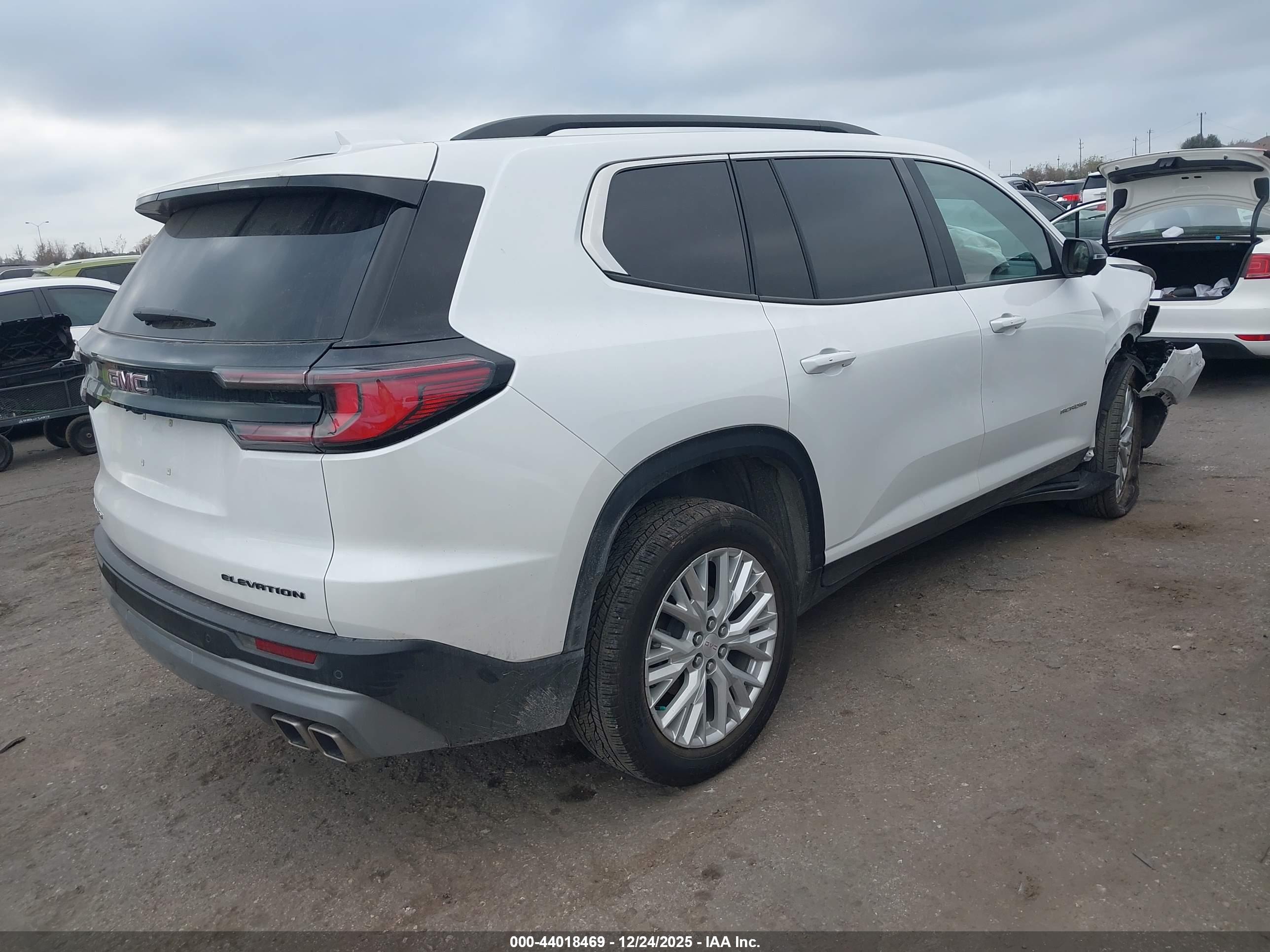 GMC ACADIA image 4