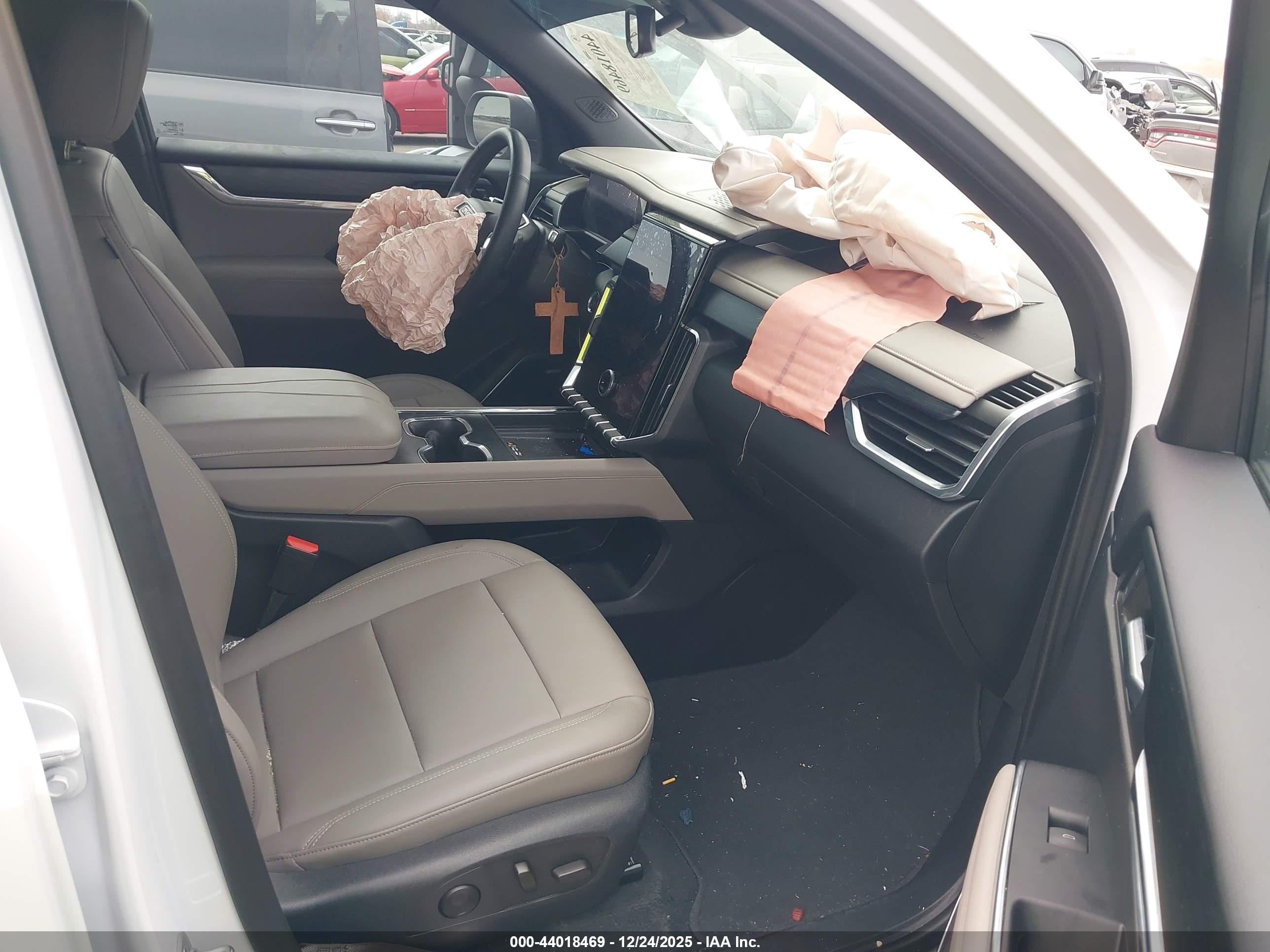 GMC ACADIA image 5