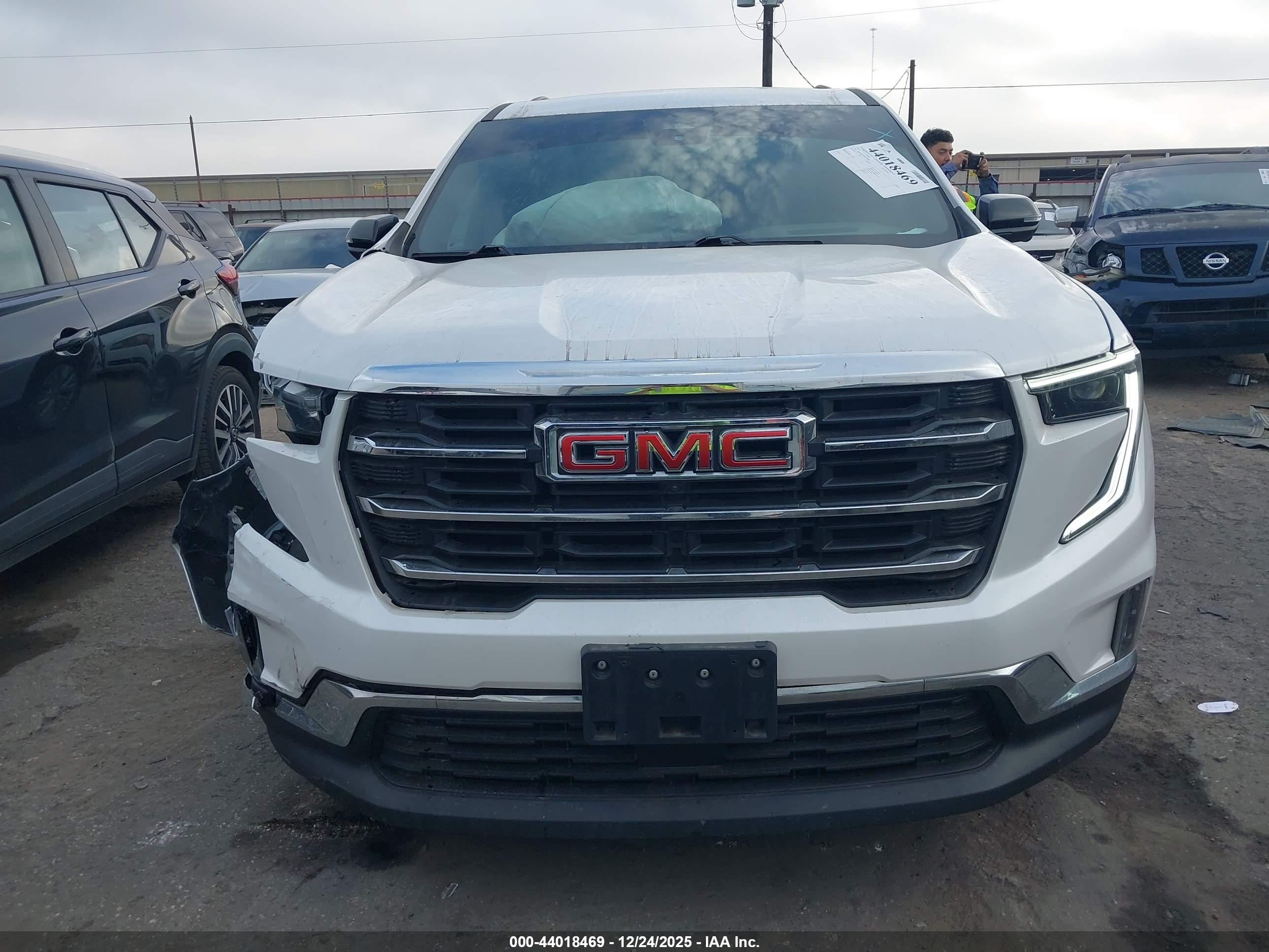 GMC ACADIA image 6