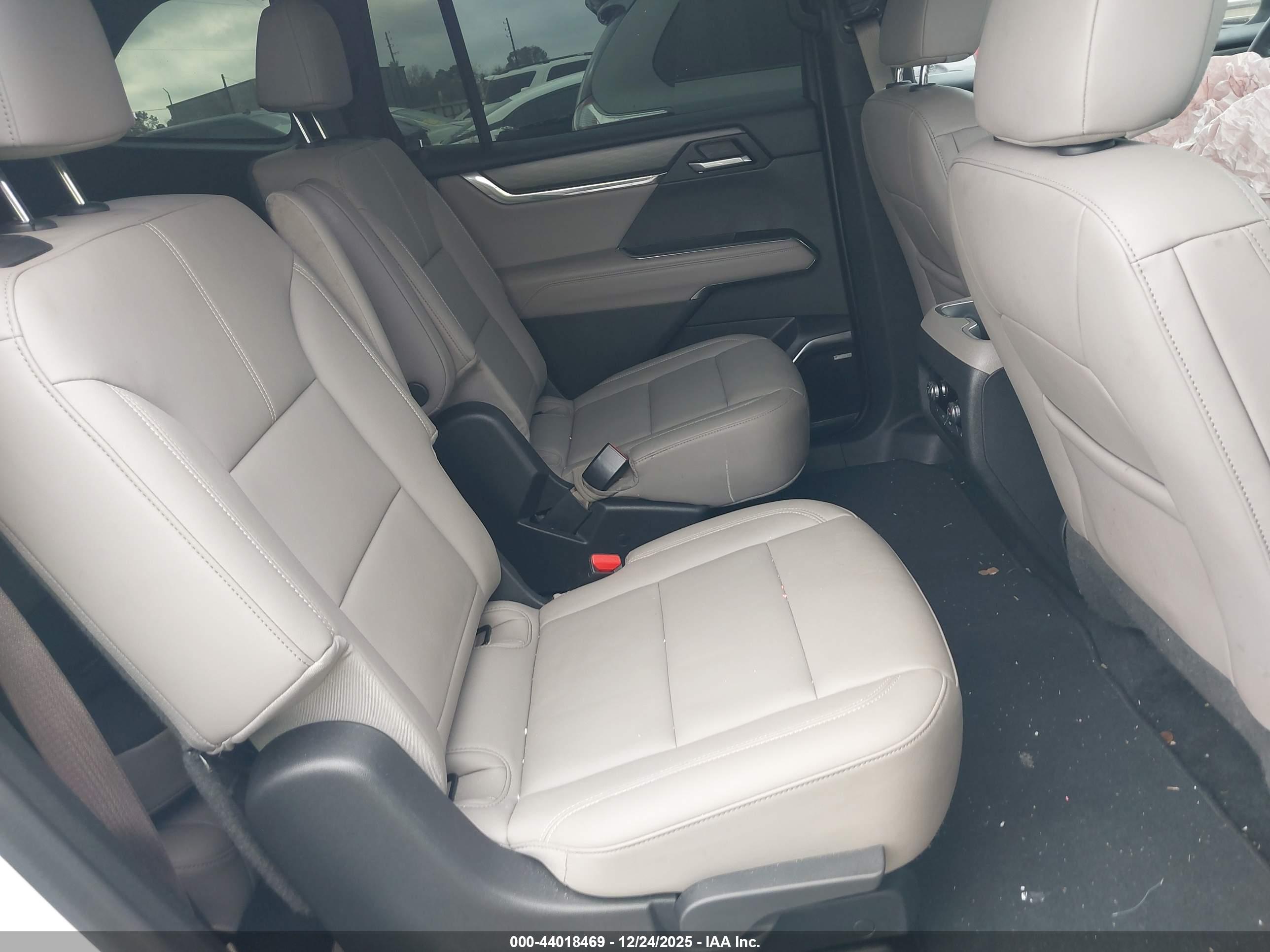 GMC ACADIA image 8