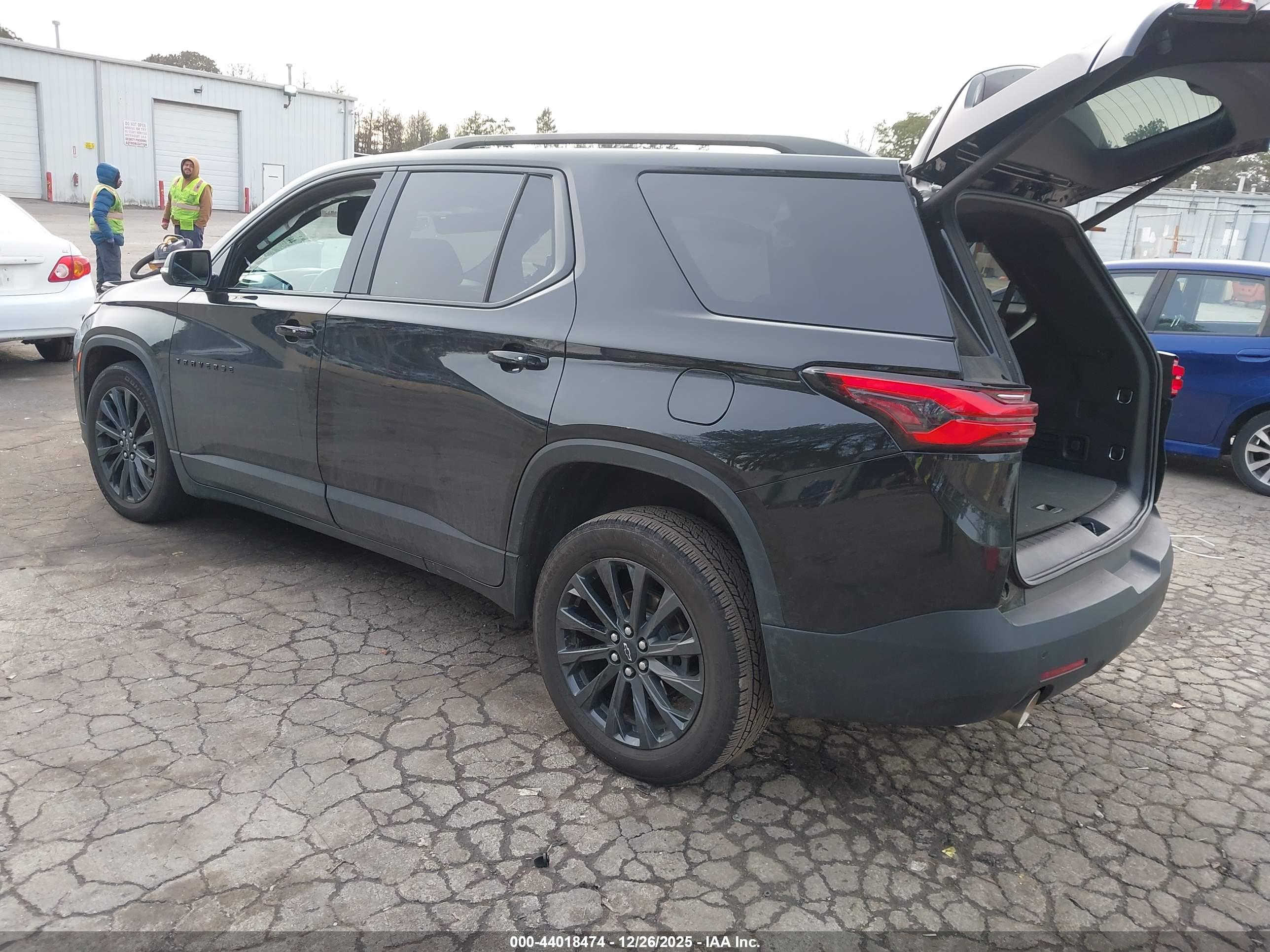 CHEVROLET TRAVERSE image 3