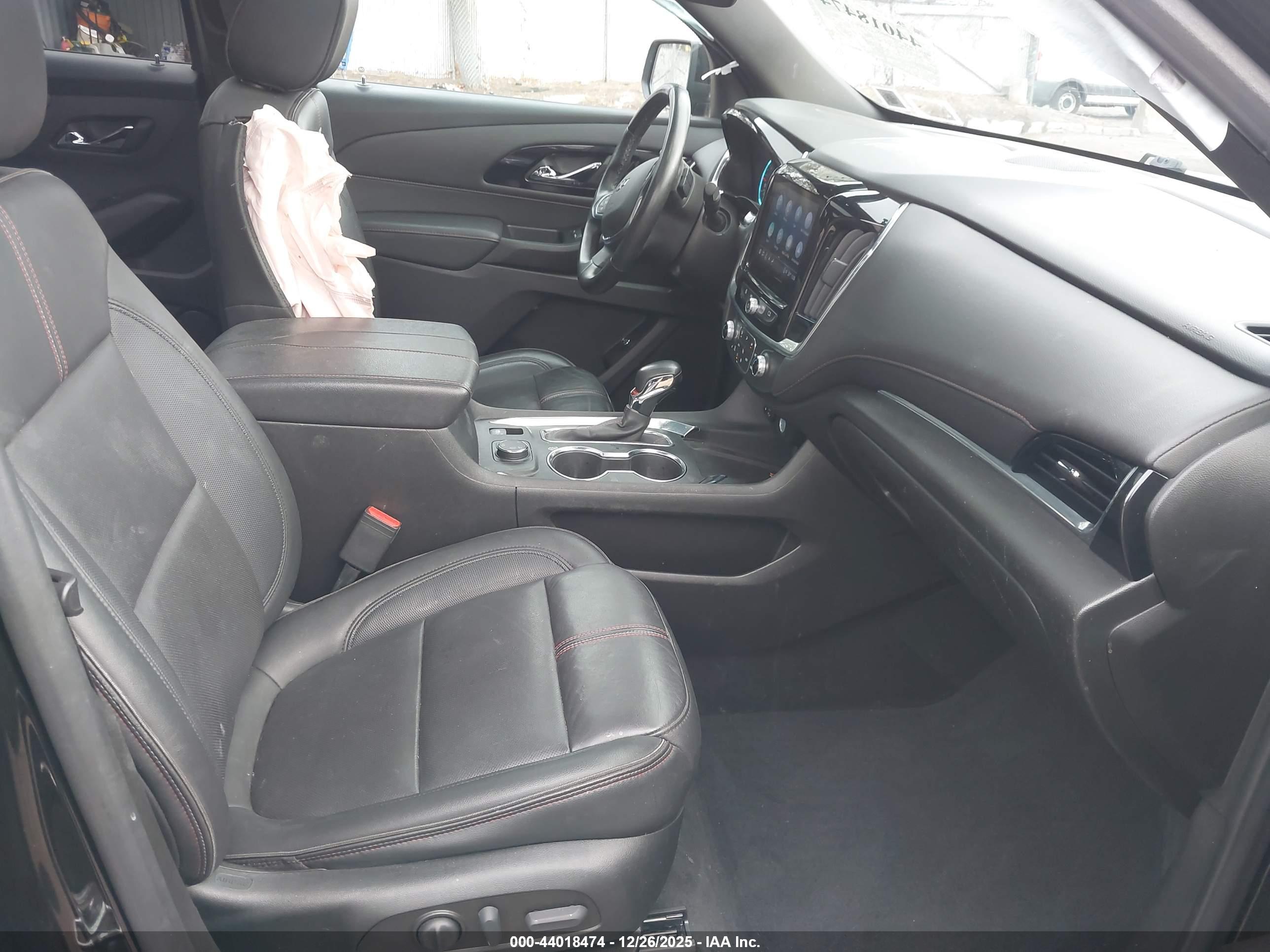 CHEVROLET TRAVERSE image 5