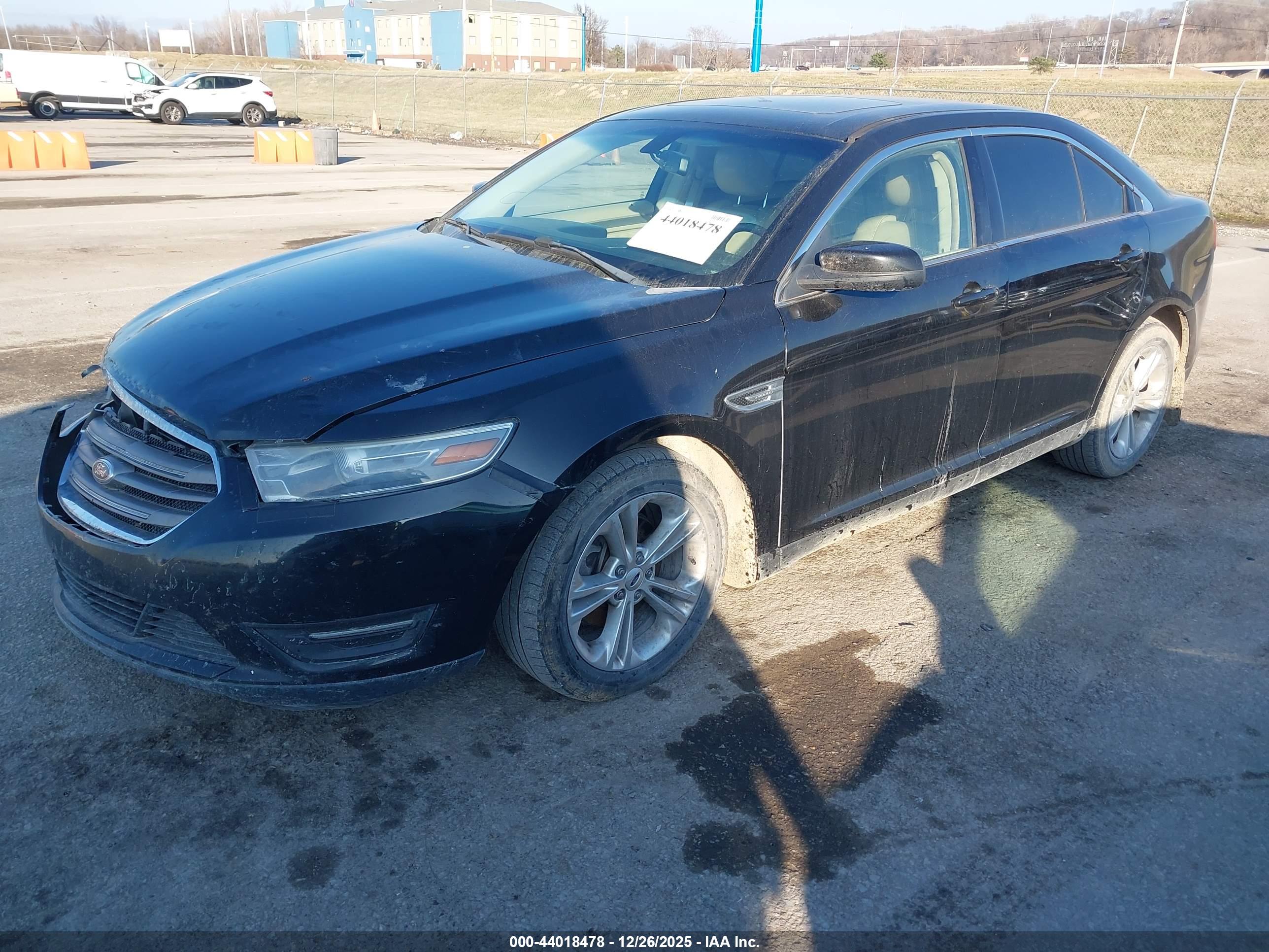 FORD TAURUS image 2