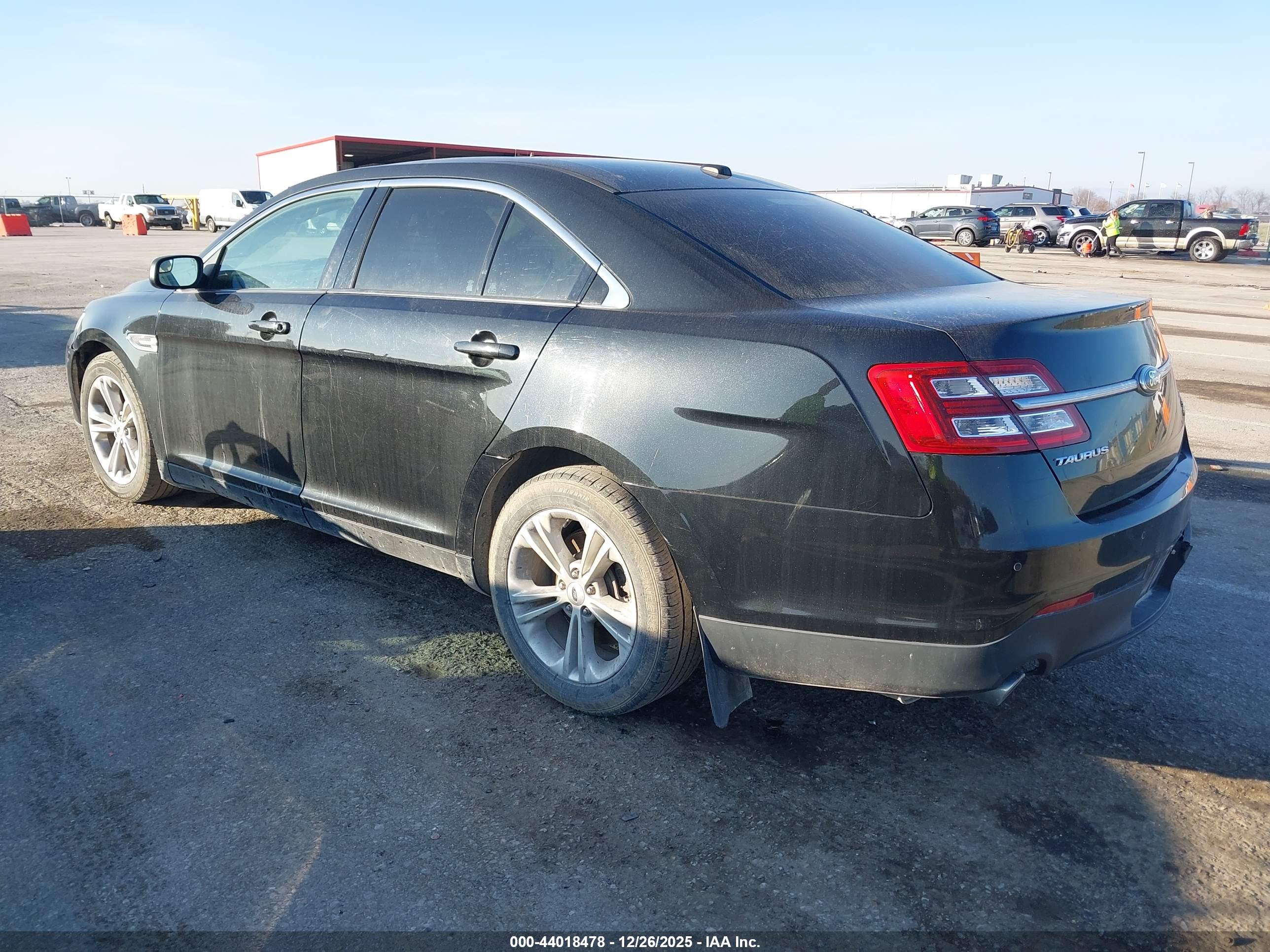 FORD TAURUS image 3