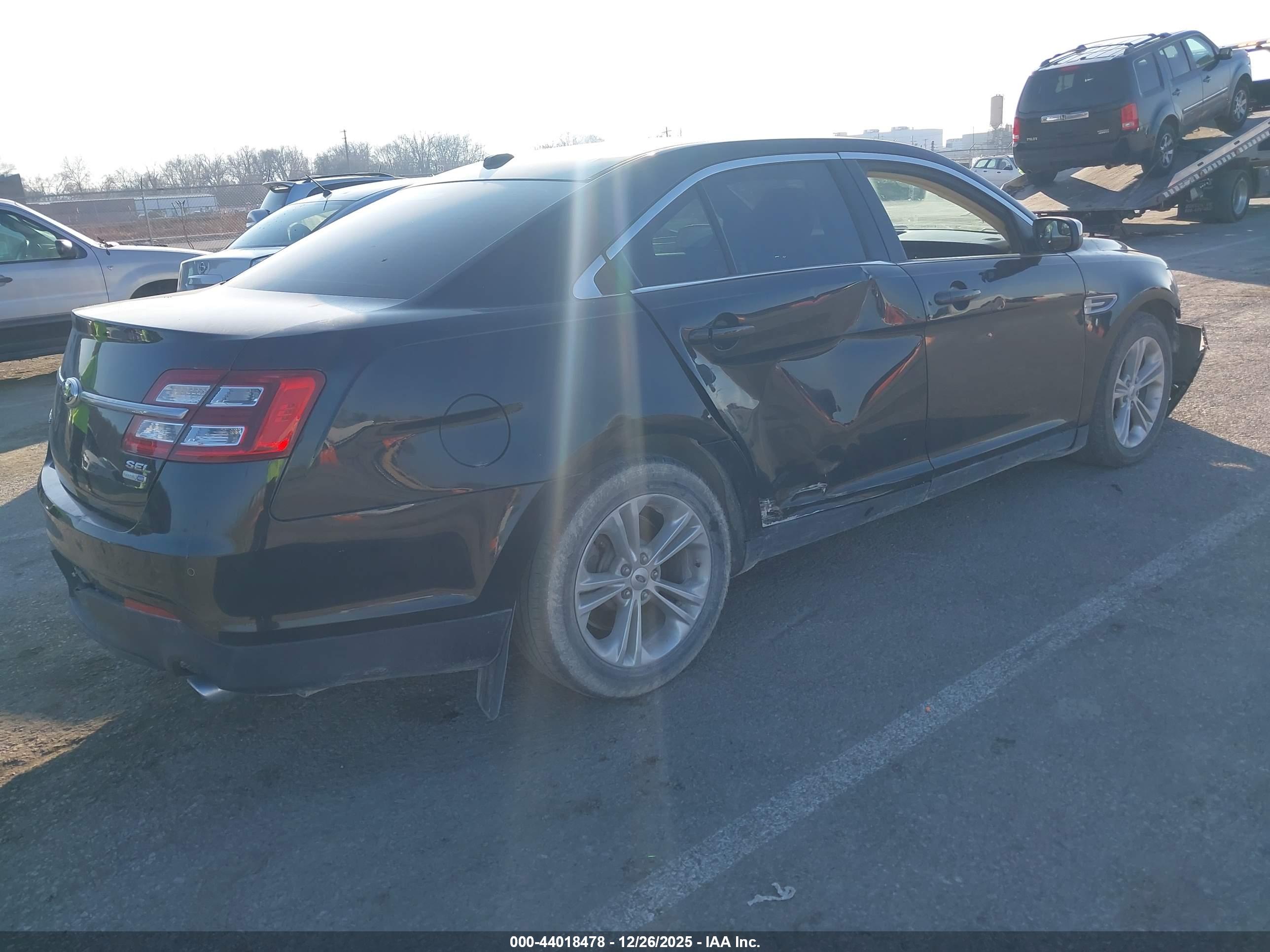 FORD TAURUS image 4