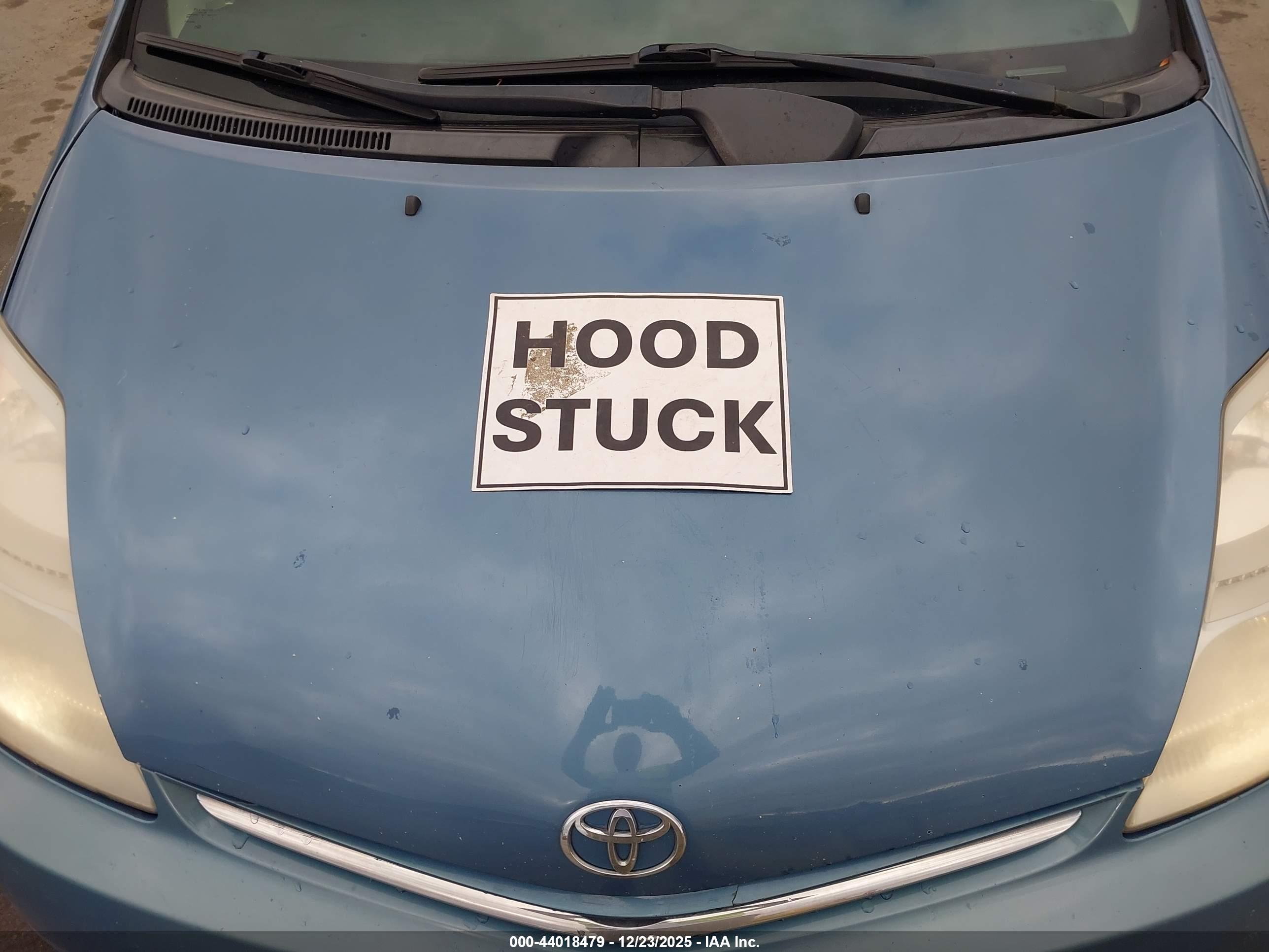 TOYOTA PRIUS image 10