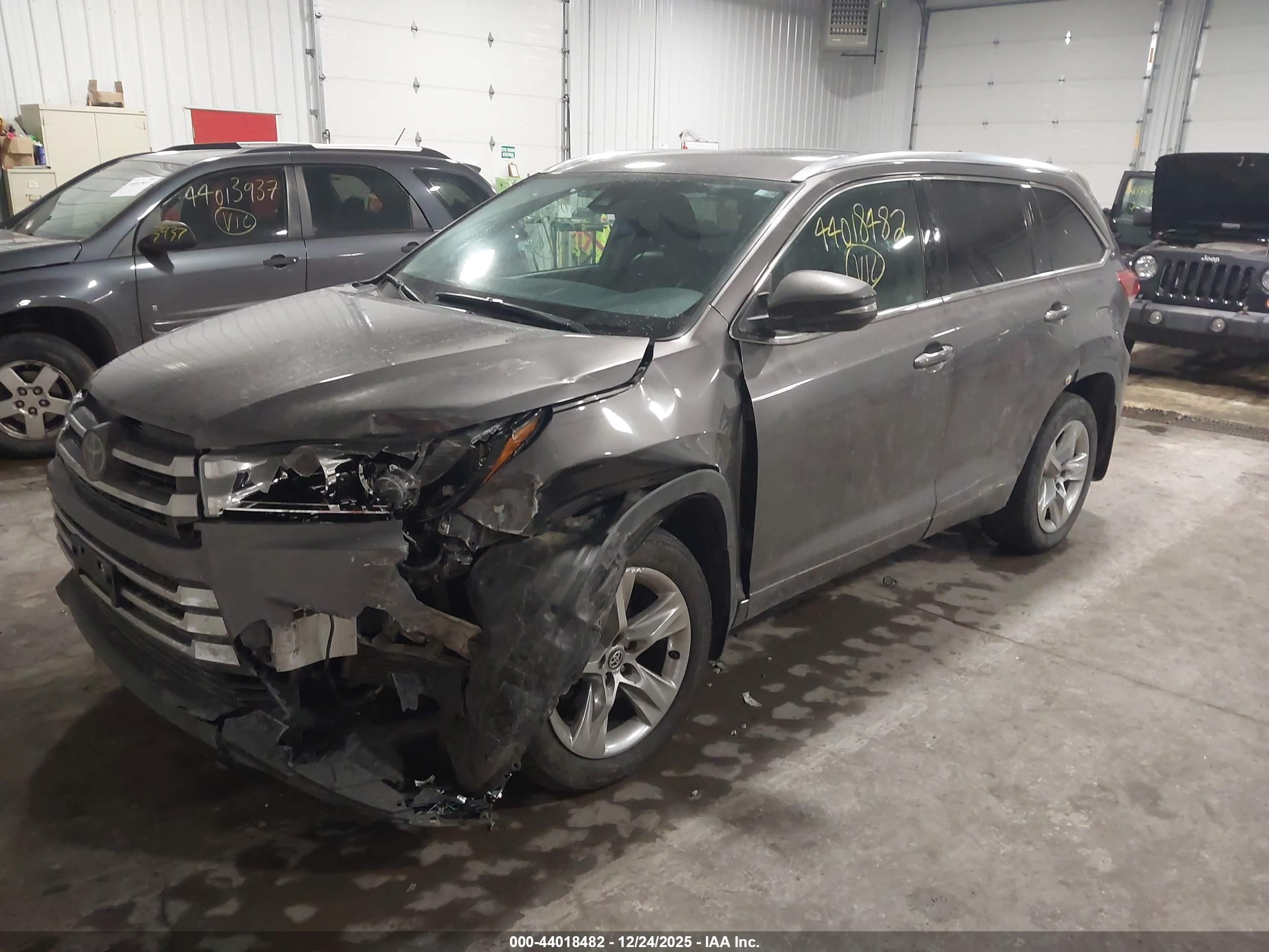 TOYOTA HIGHLANDER image 2
