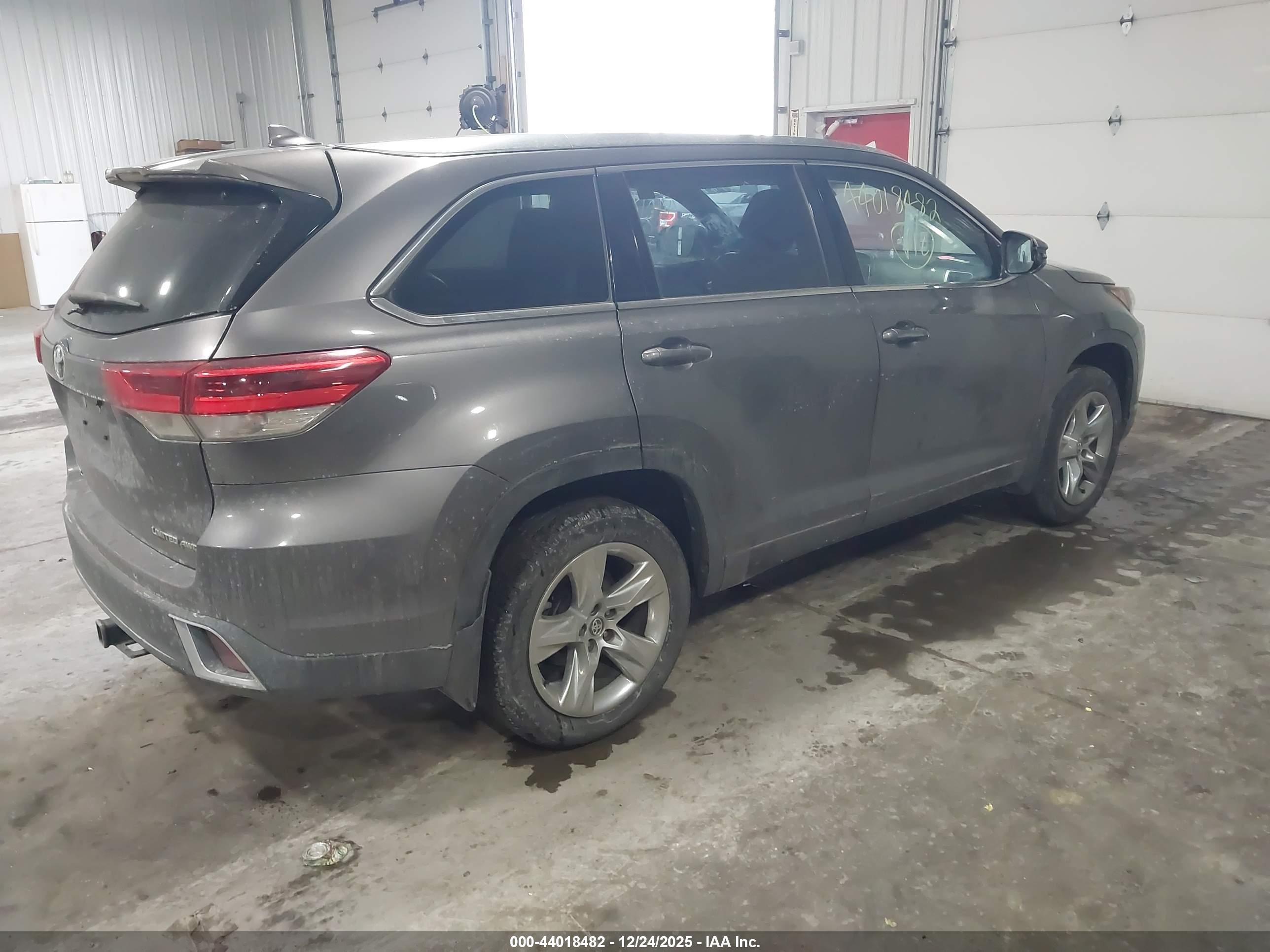 TOYOTA HIGHLANDER image 4
