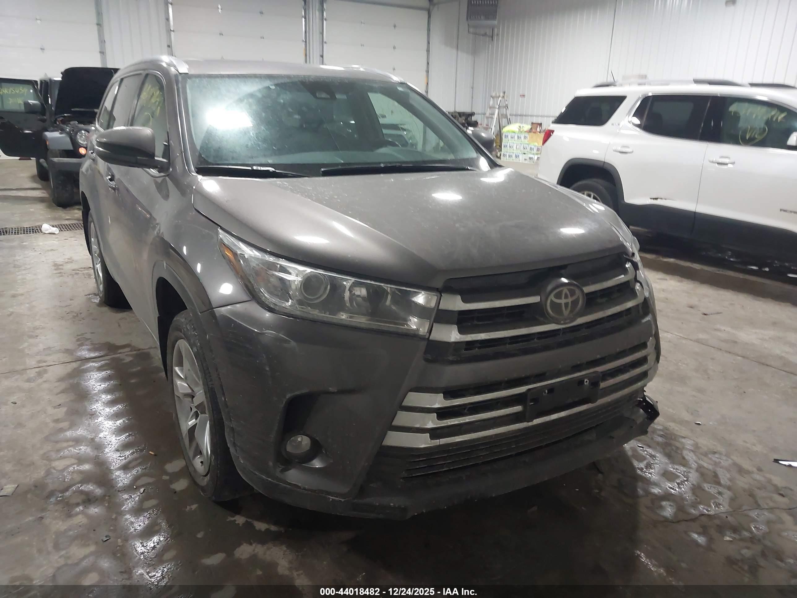 TOYOTA HIGHLANDER image 6
