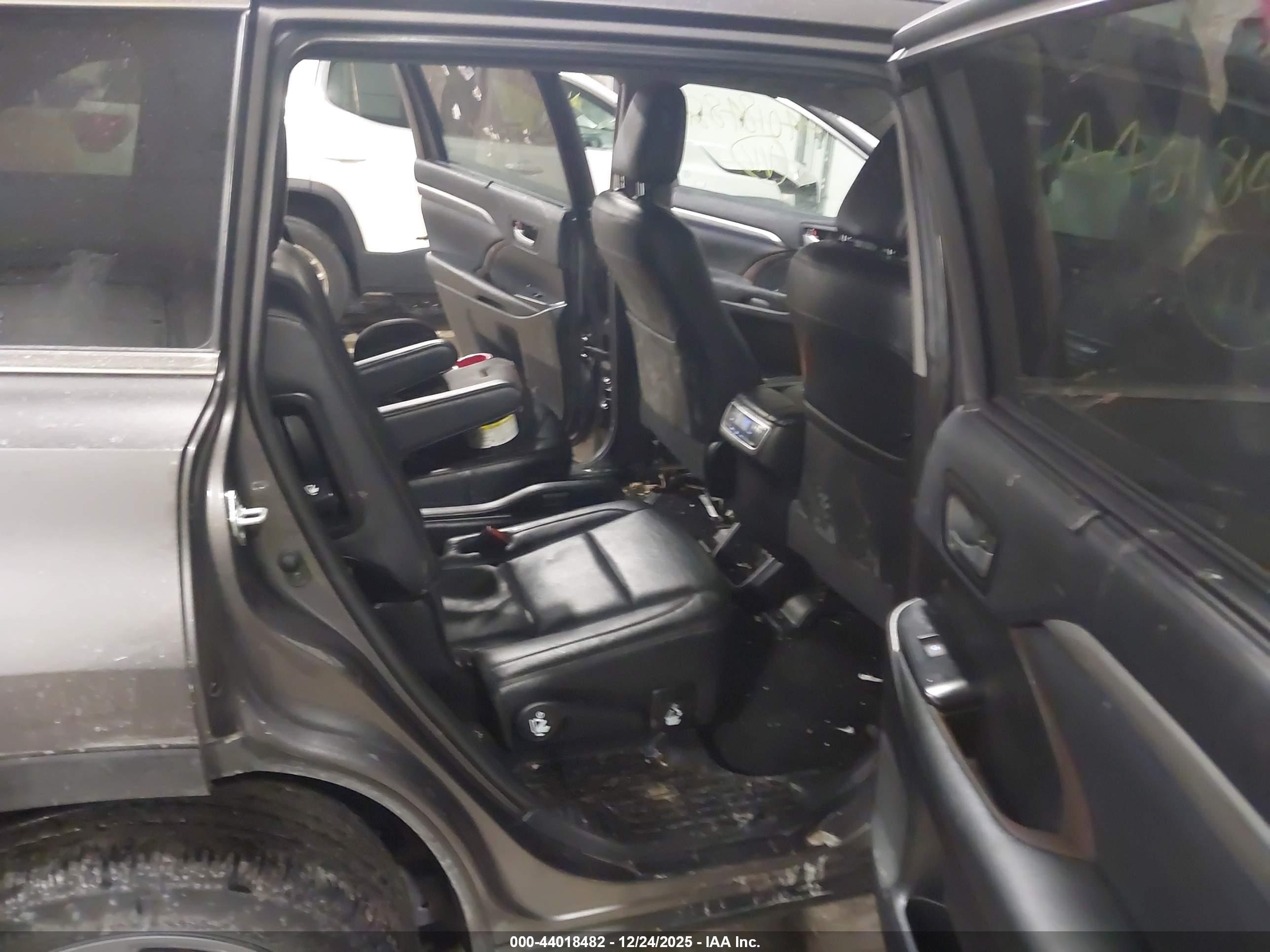 TOYOTA HIGHLANDER image 8