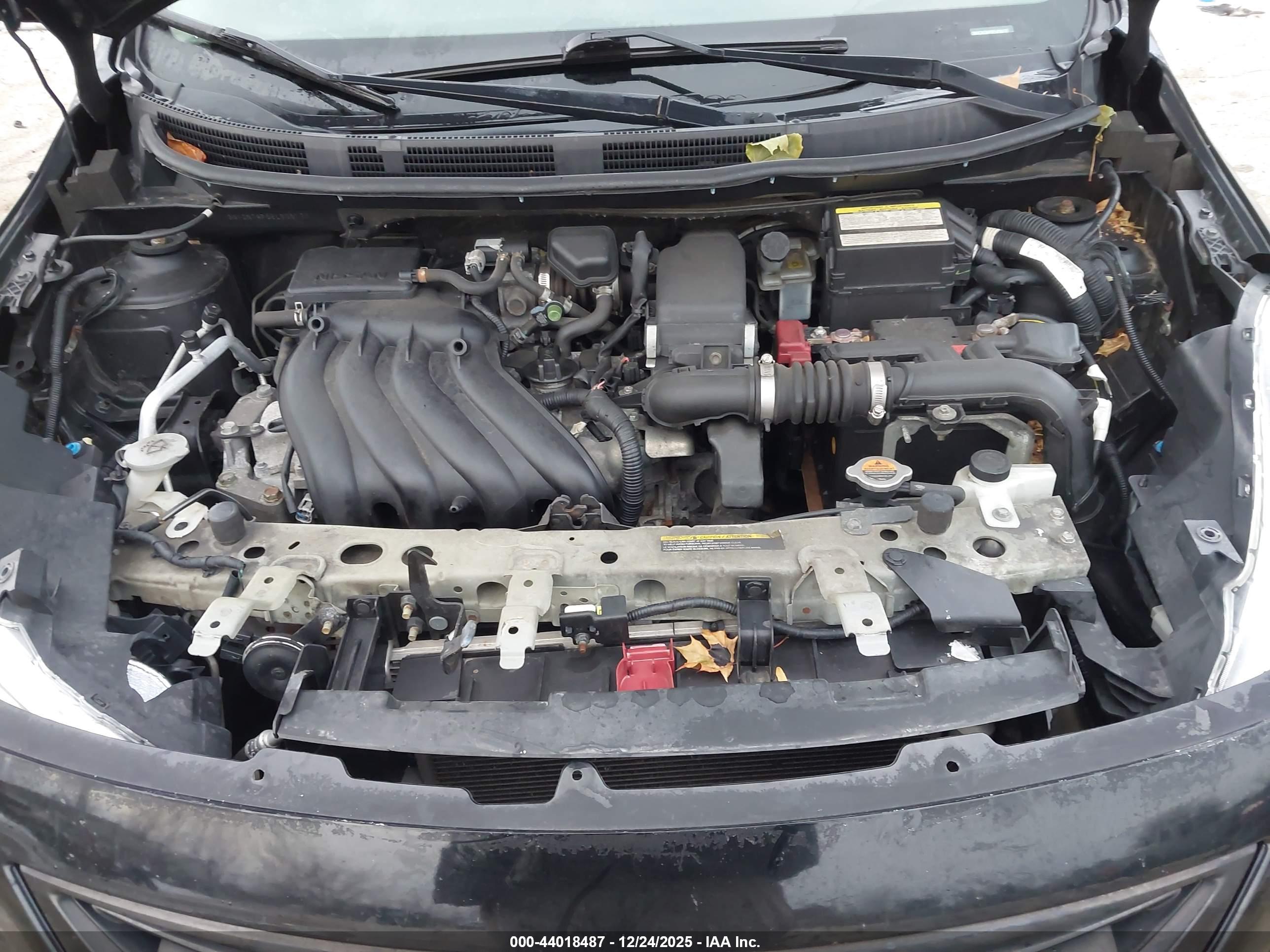 NISSAN VERSA image 10