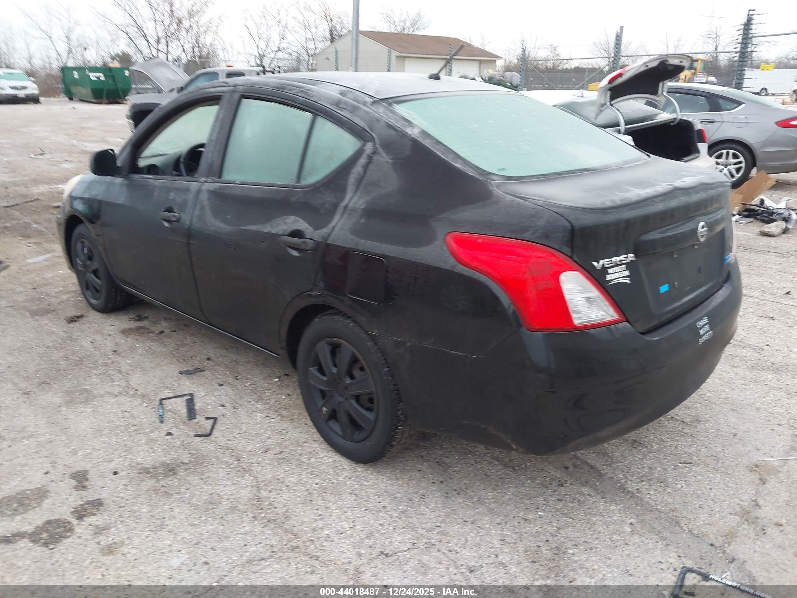 NISSAN VERSA image 3
