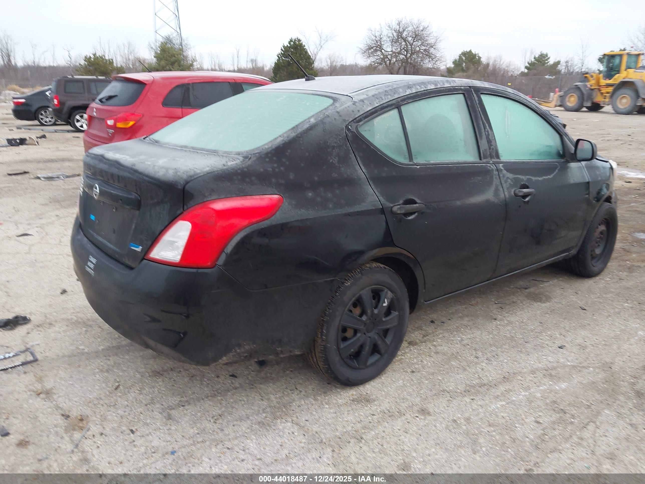 NISSAN VERSA image 4
