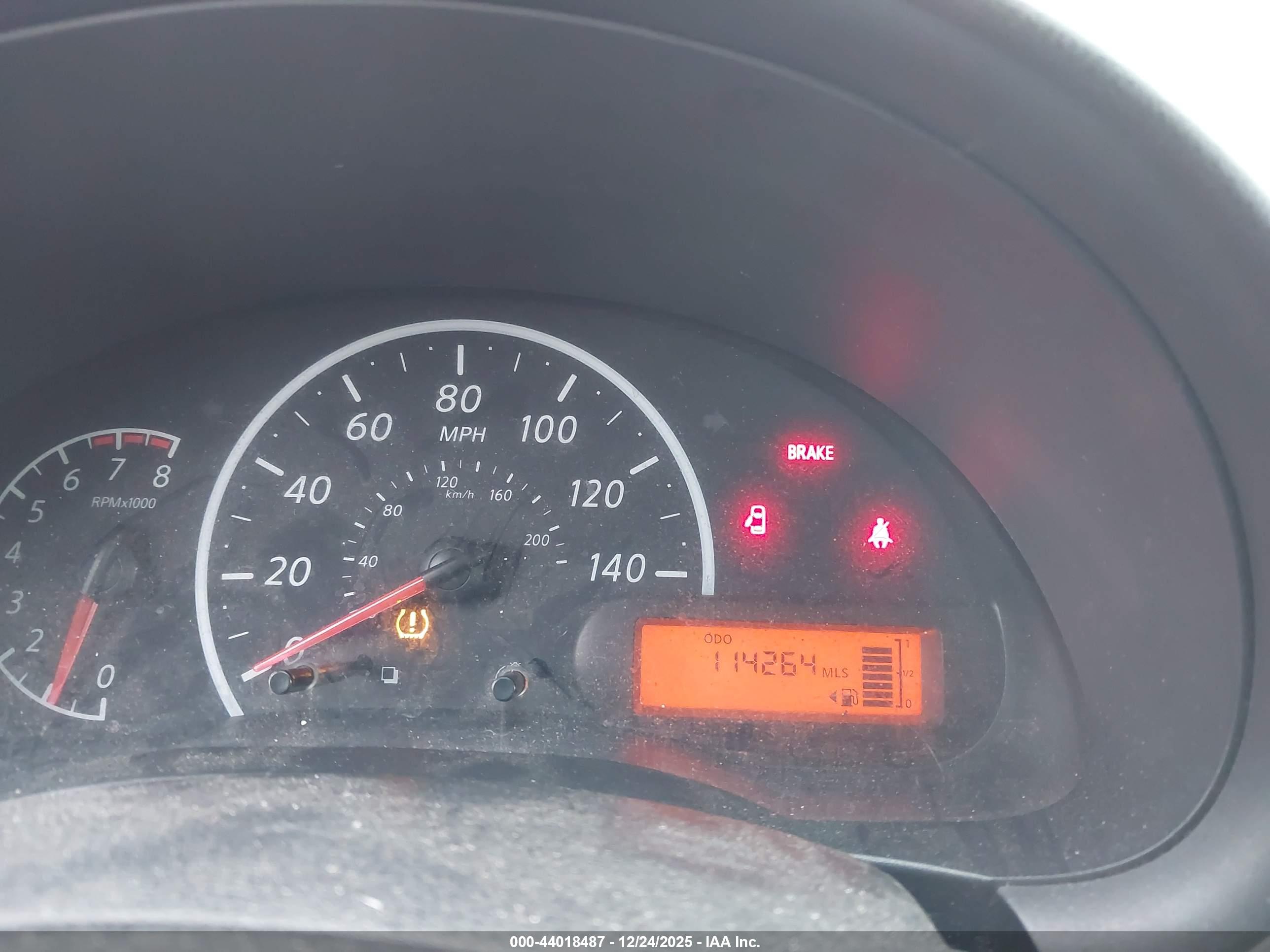 NISSAN VERSA image 7