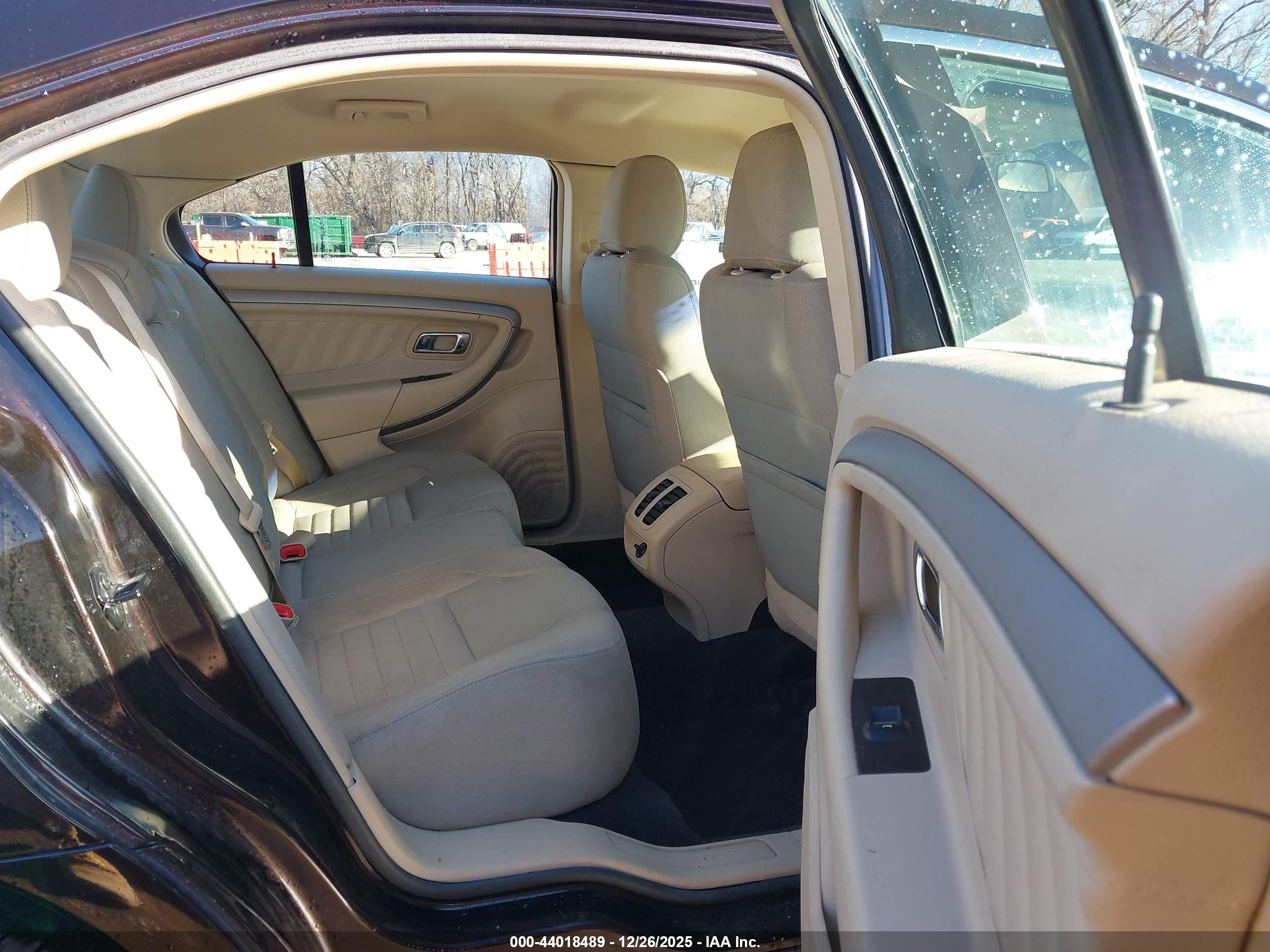 FORD TAURUS image 8