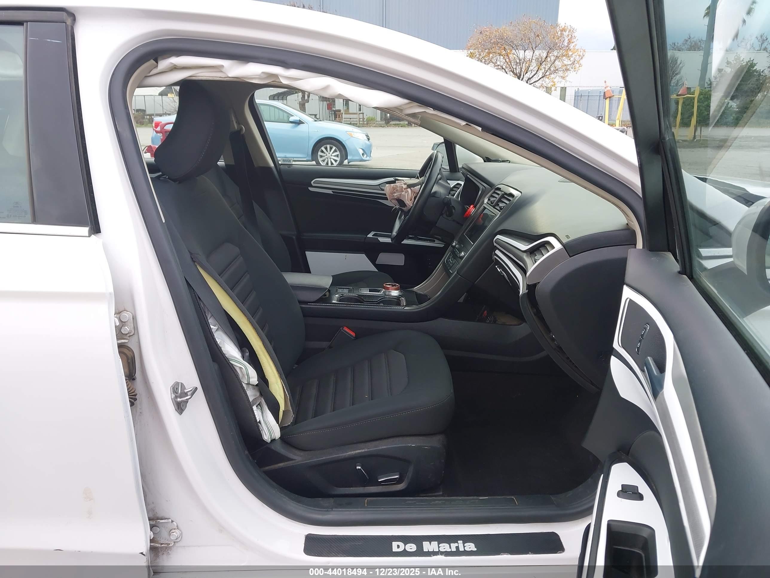 FORD FUSION image 5
