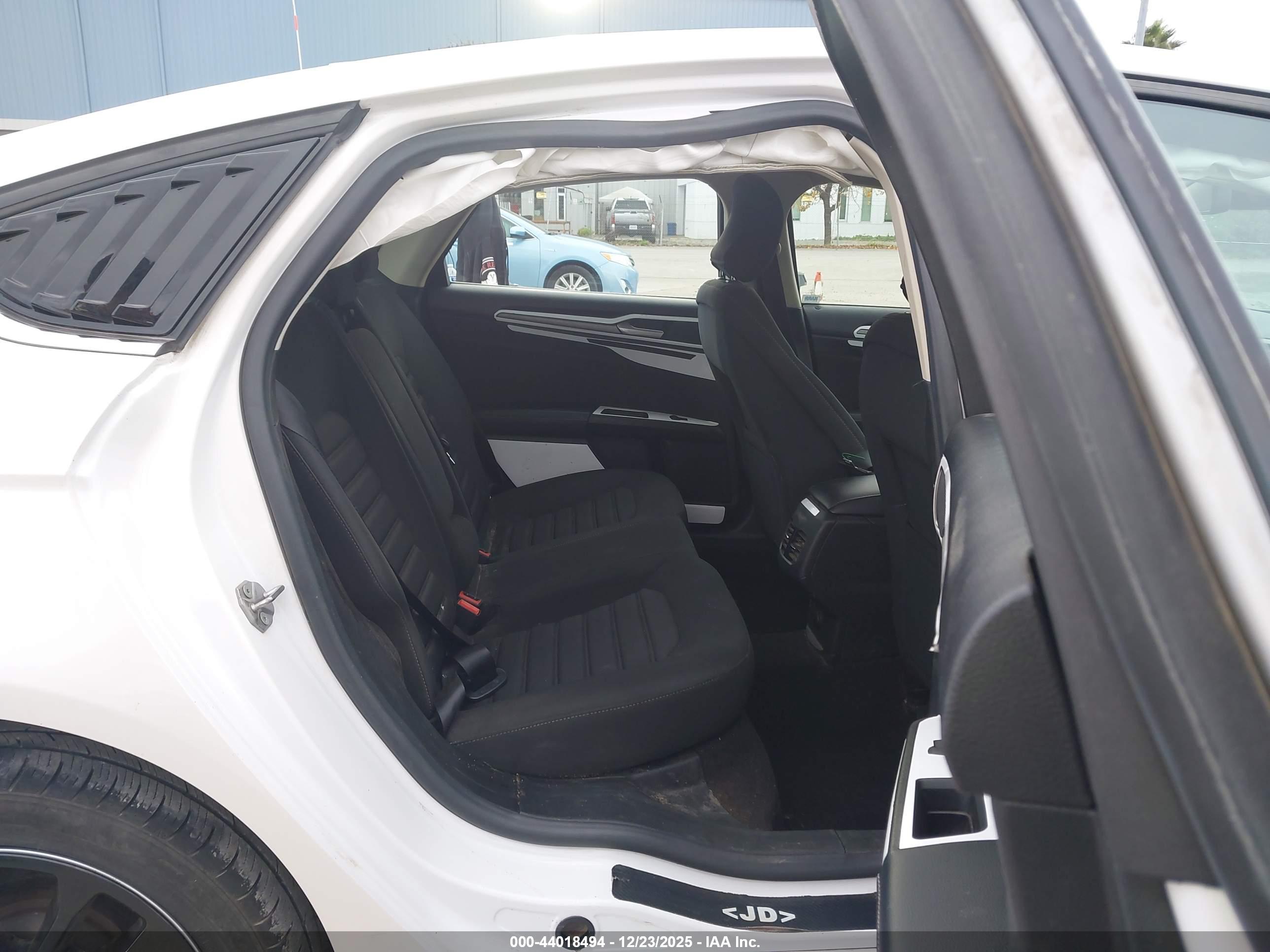 FORD FUSION image 8