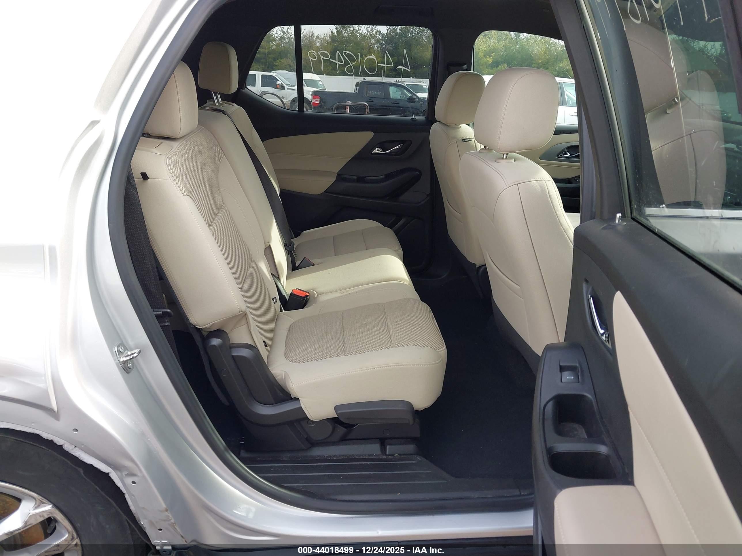 CHEVROLET TRAVERSE image 8