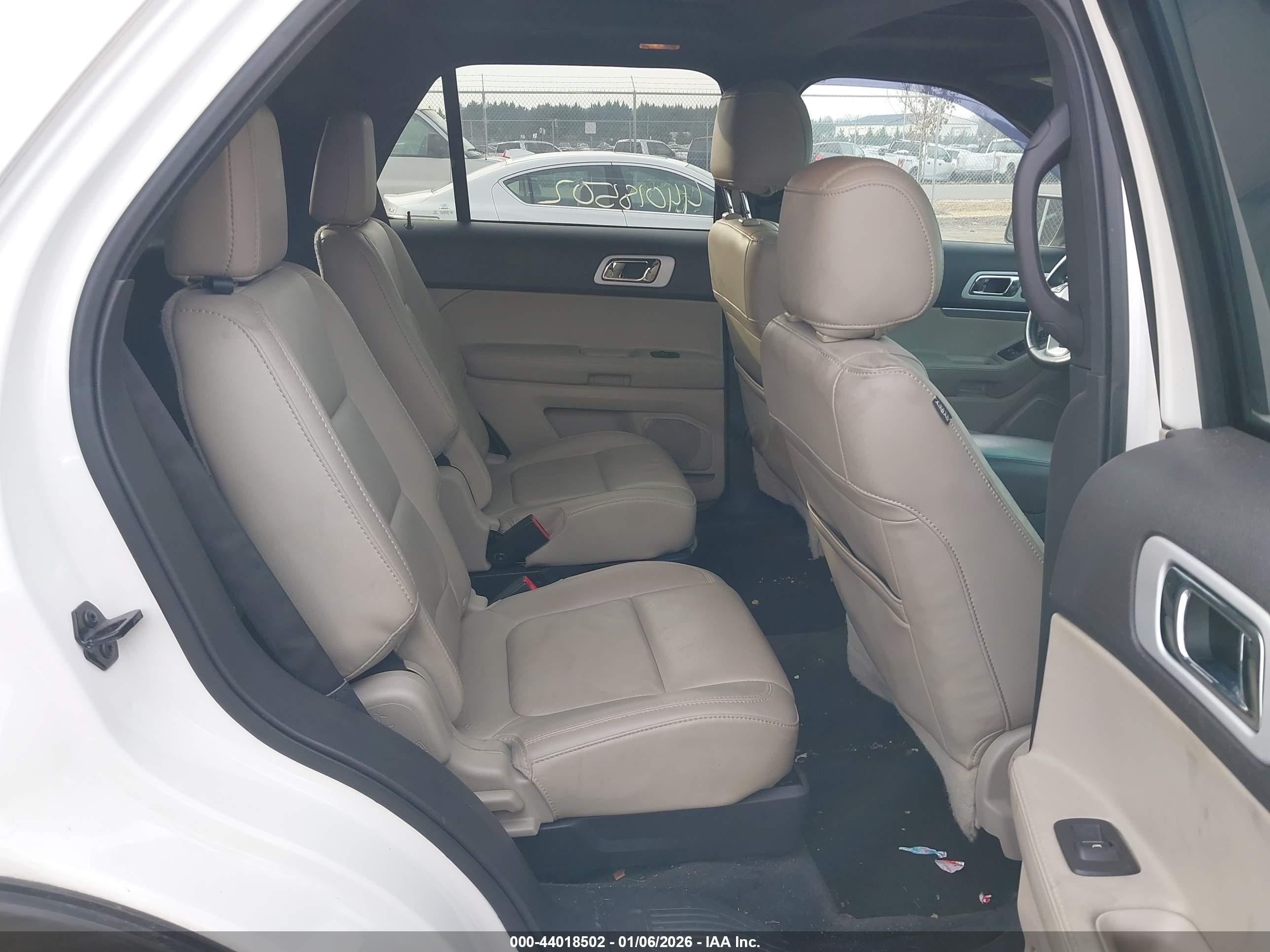 FORD EXPLORER image 8