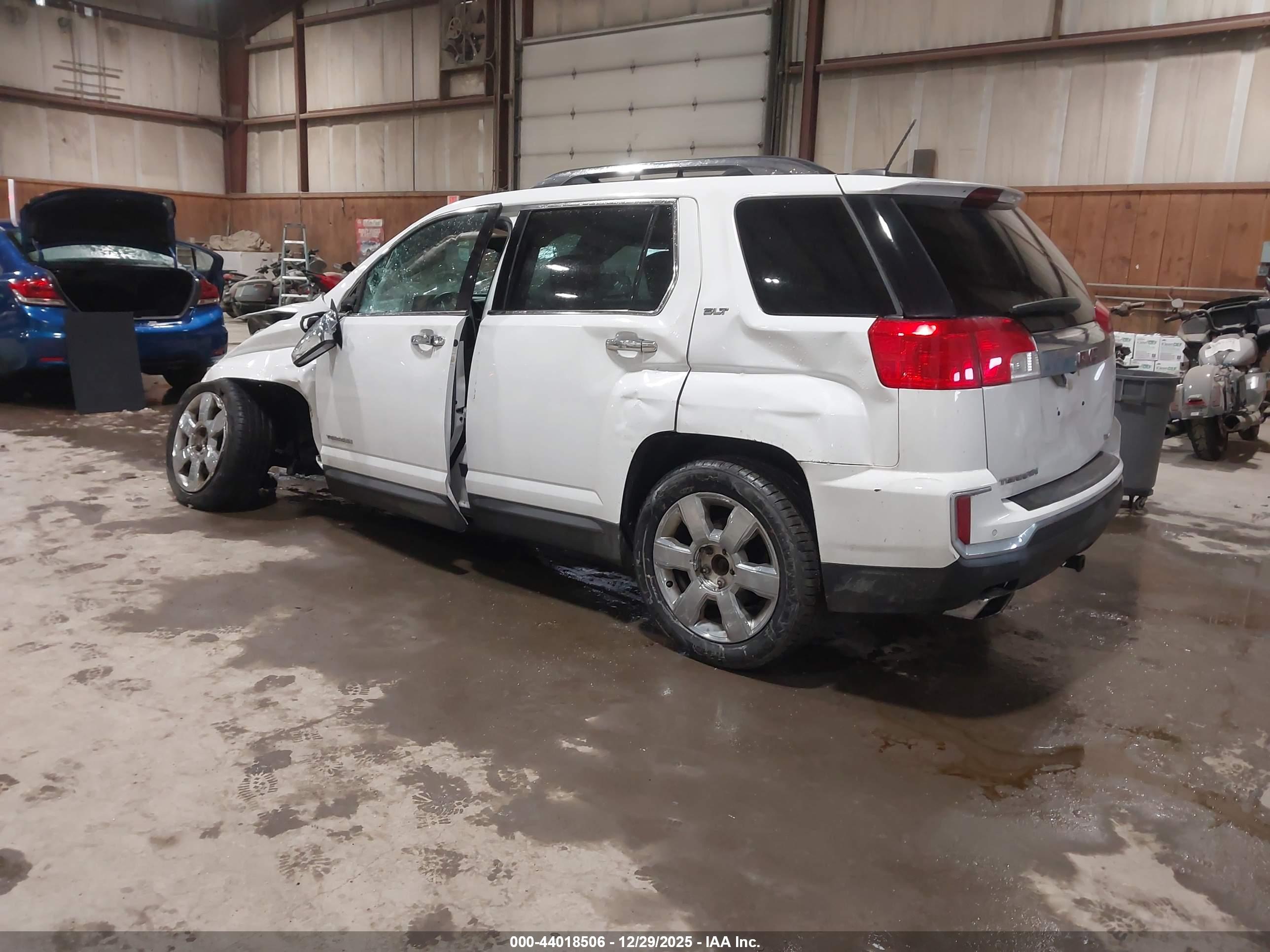 GMC TERRAIN image 3