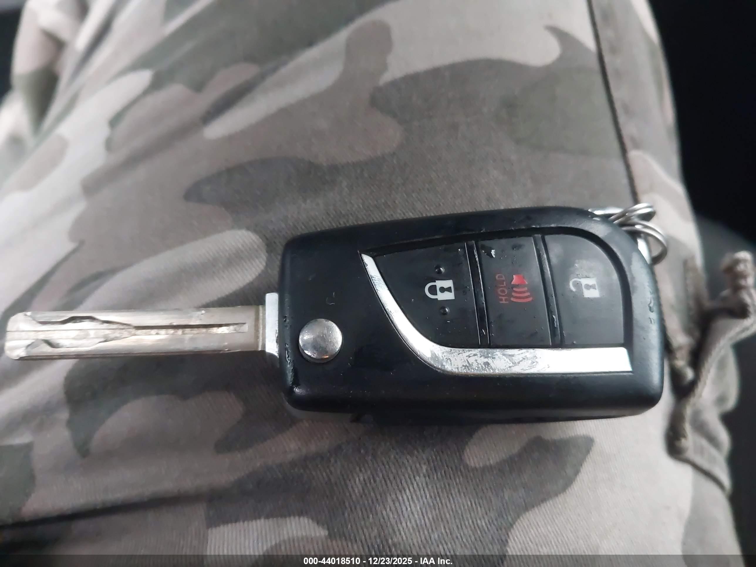 TOYOTA RAV4 image 11