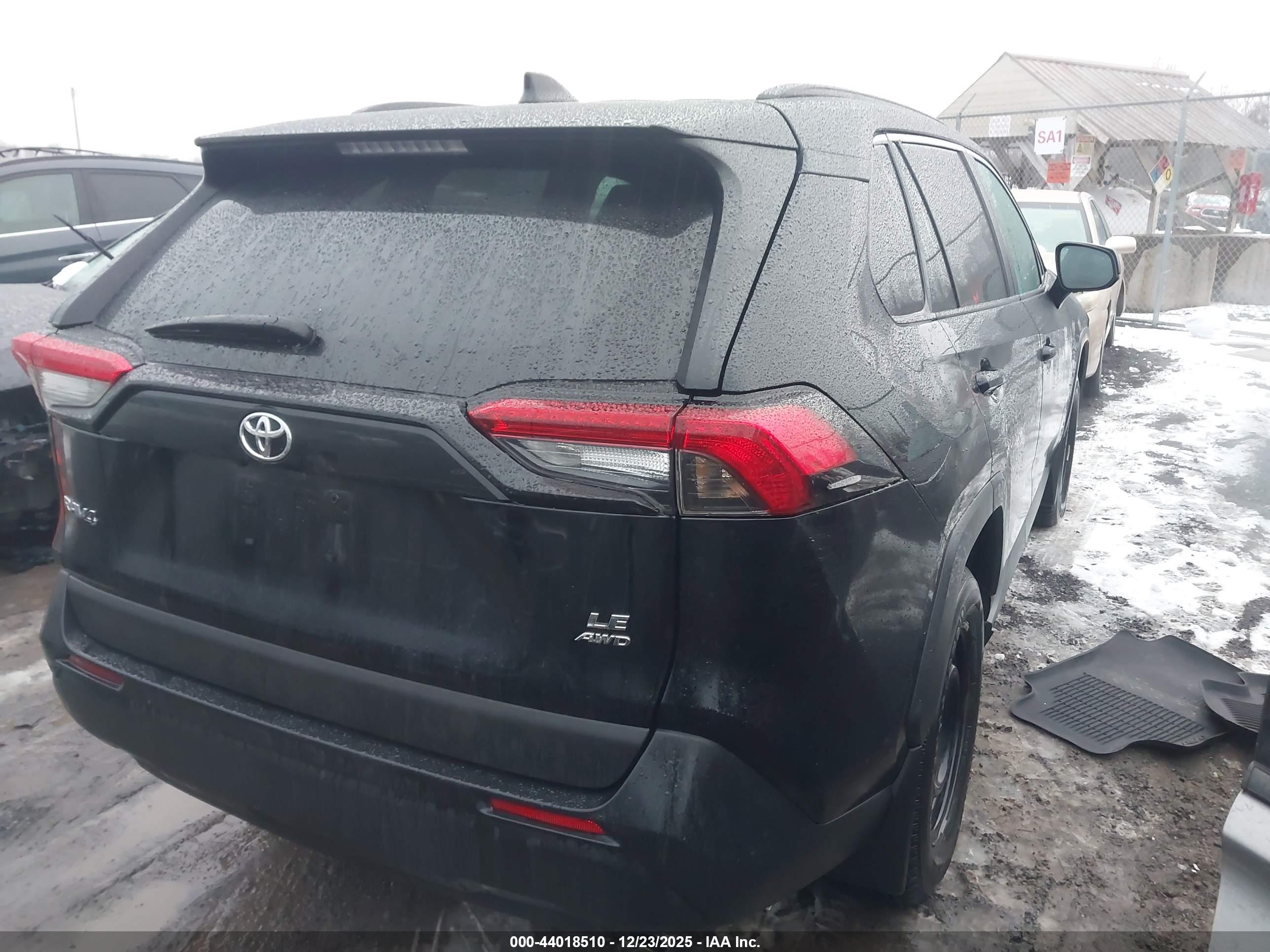 TOYOTA RAV4 image 4