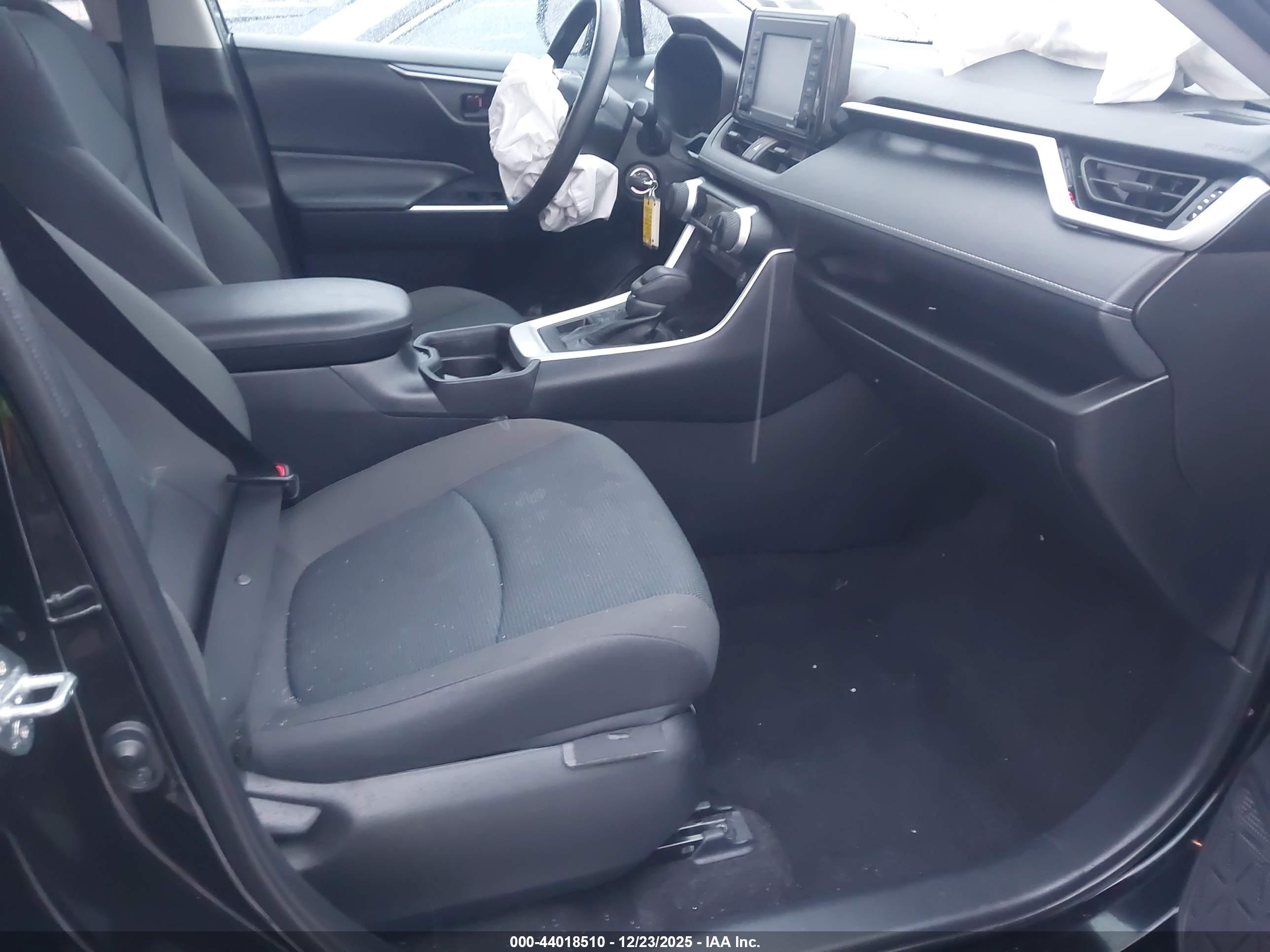 TOYOTA RAV4 image 5