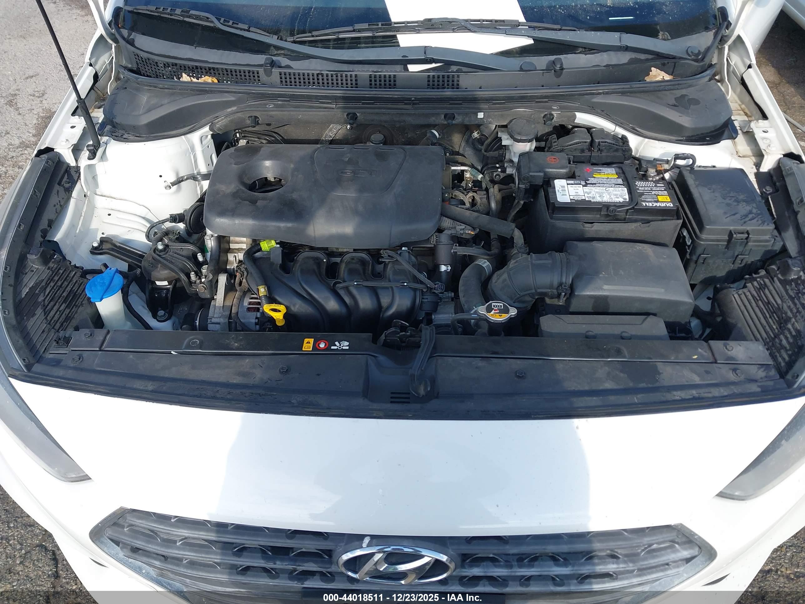 HYUNDAI ACCENT image 10