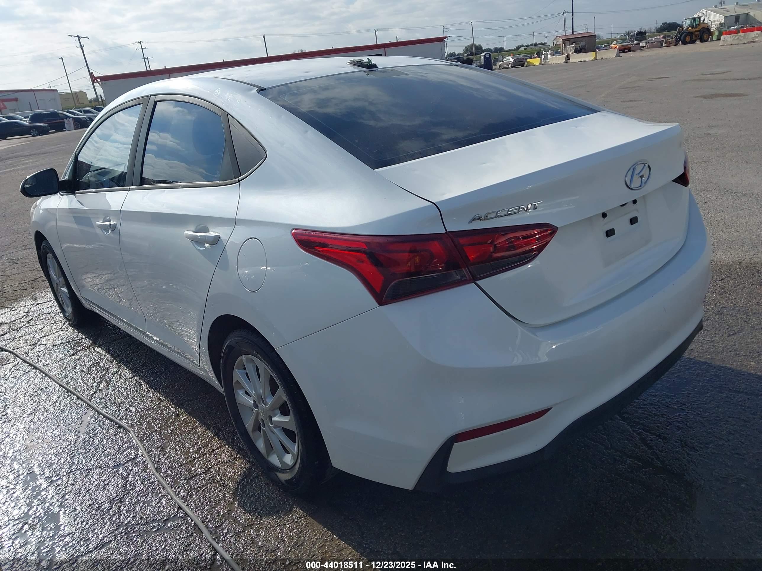 HYUNDAI ACCENT image 3