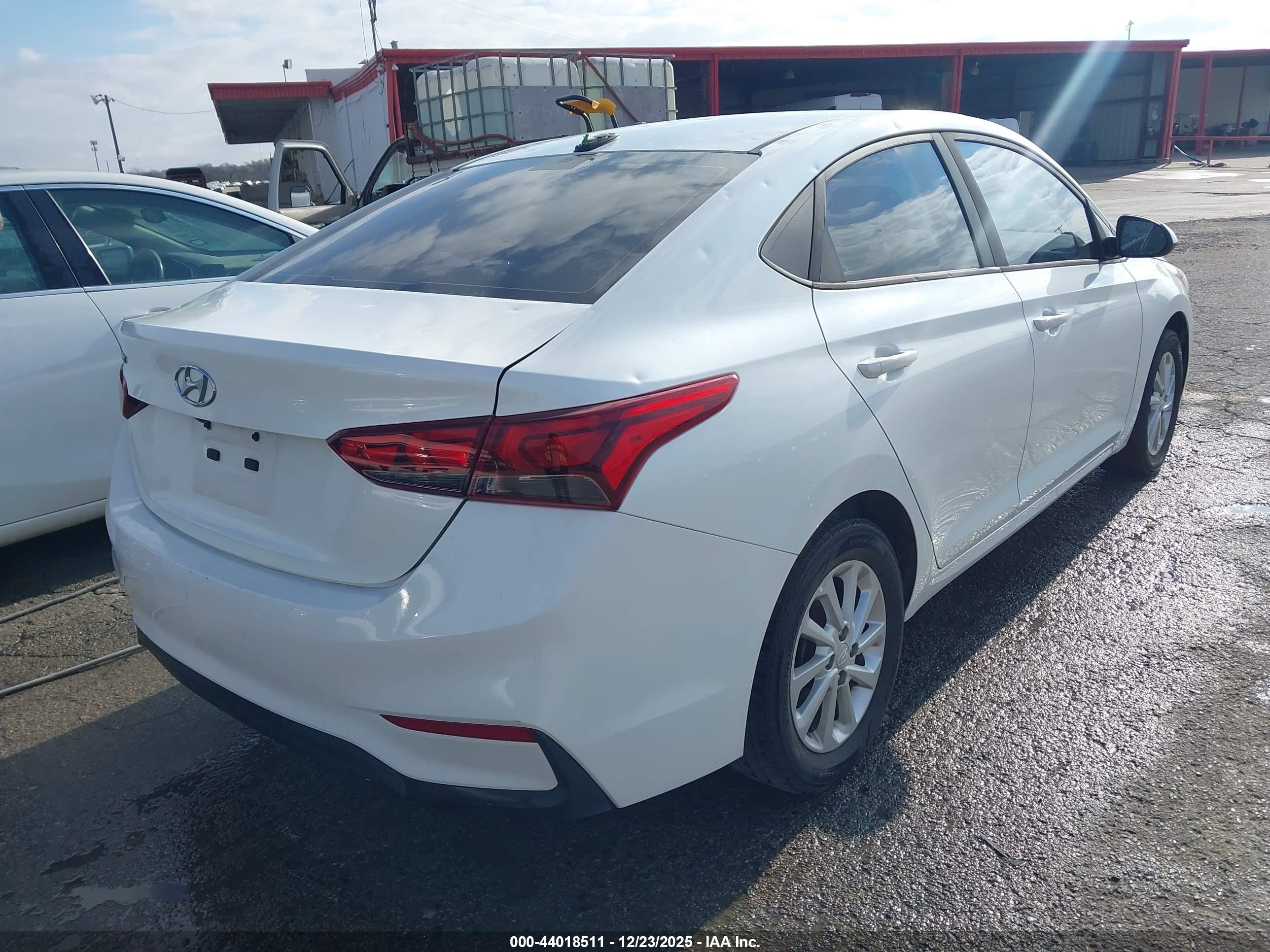 HYUNDAI ACCENT image 4