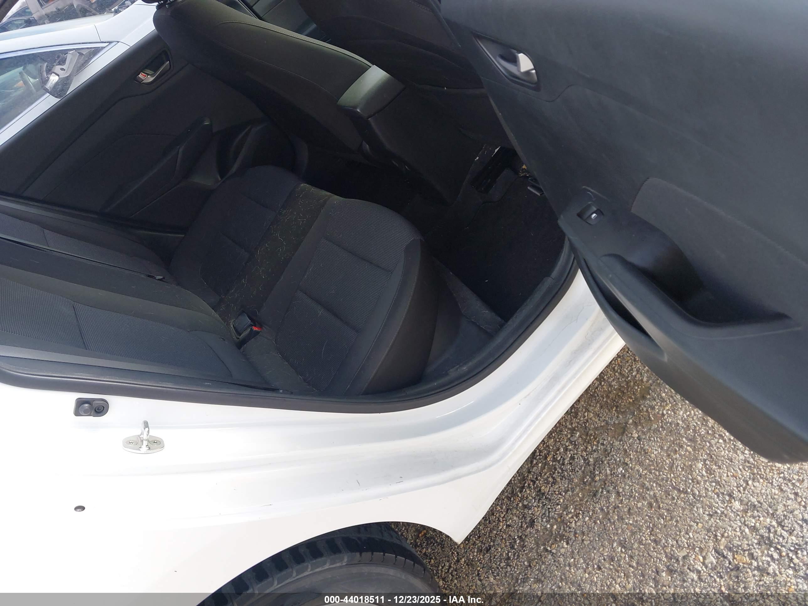 HYUNDAI ACCENT image 8