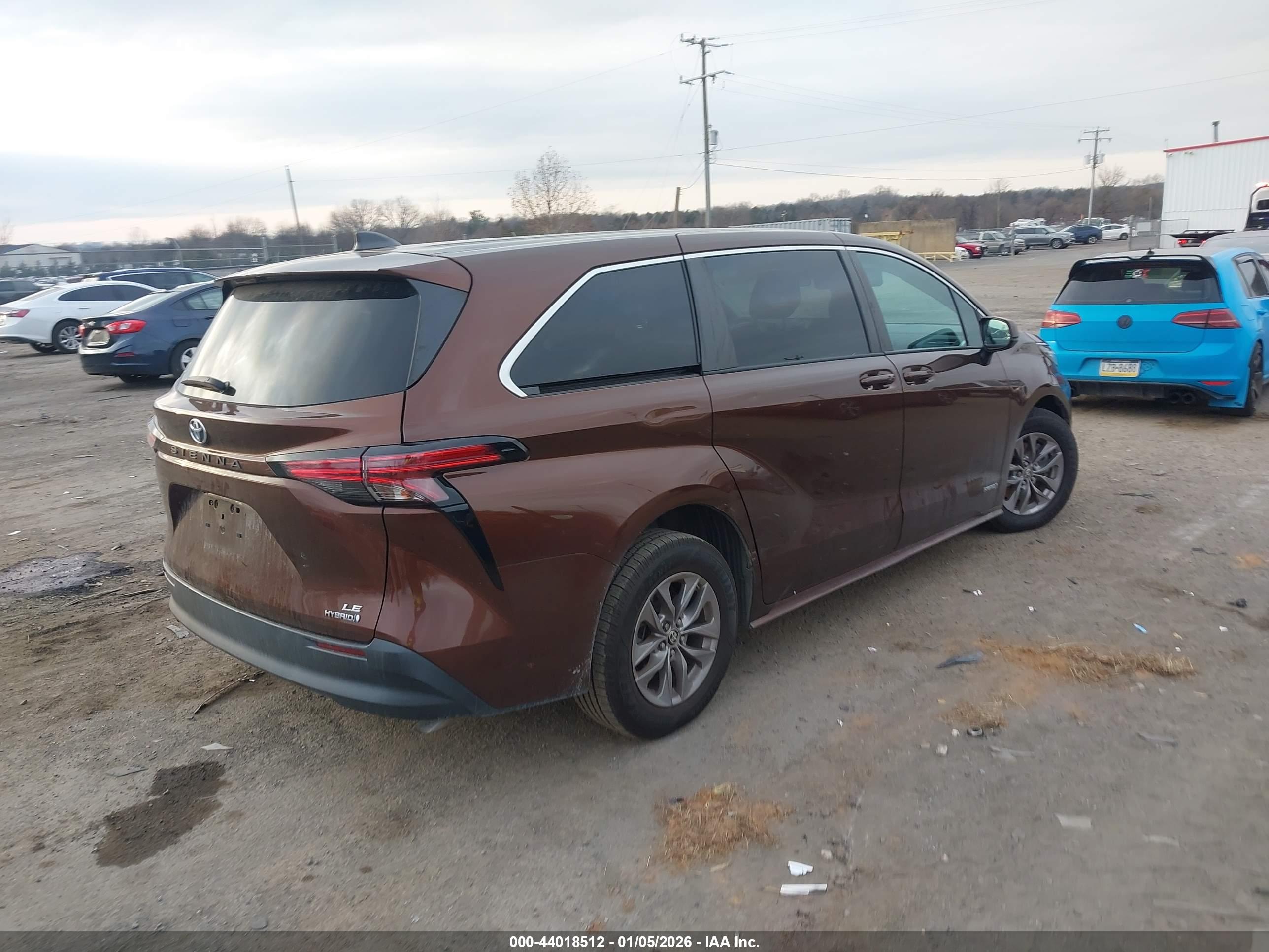 TOYOTA SIENNA image 4