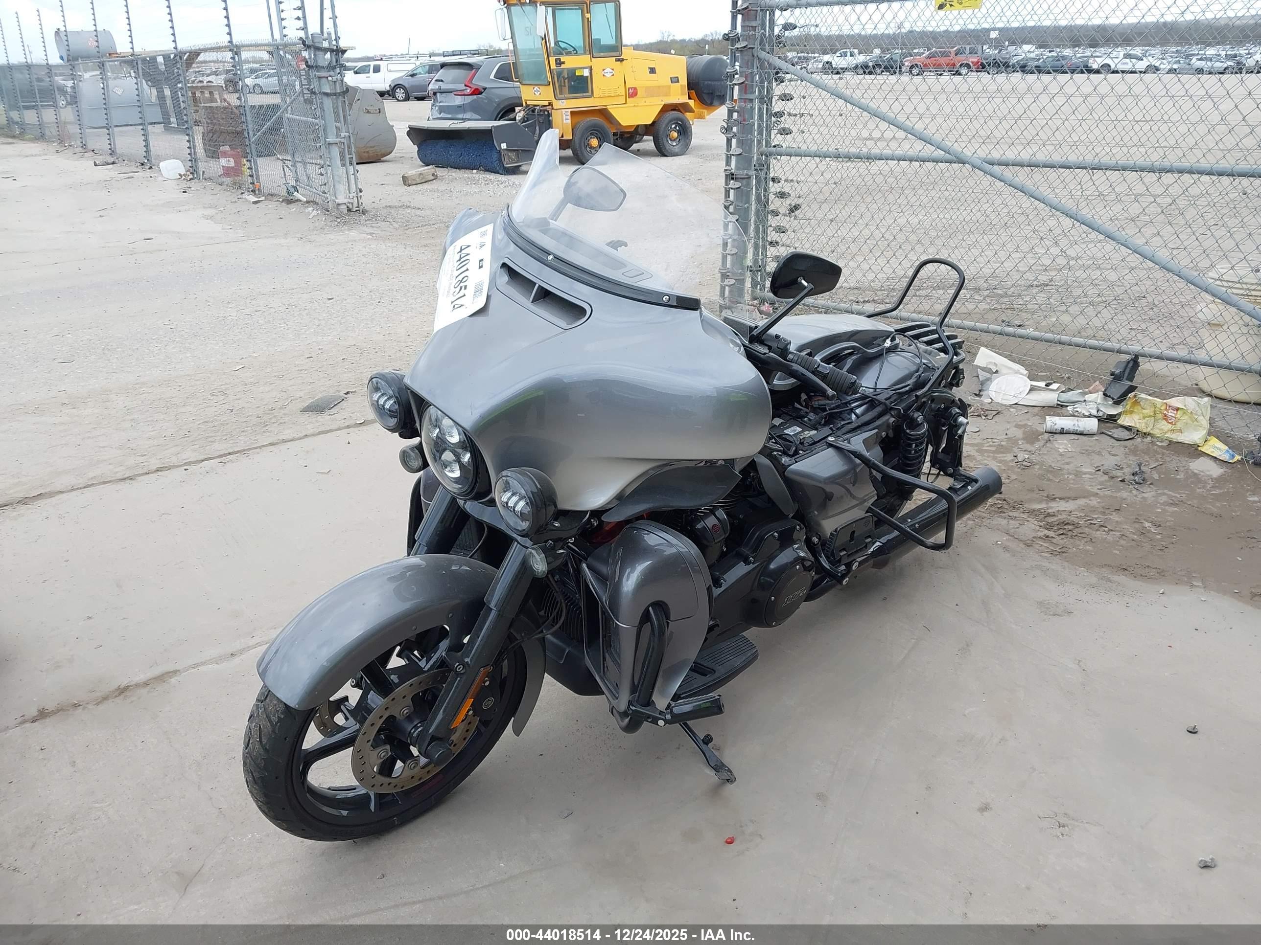 HARLEY-DAVIDSON FLHTKSE image 2