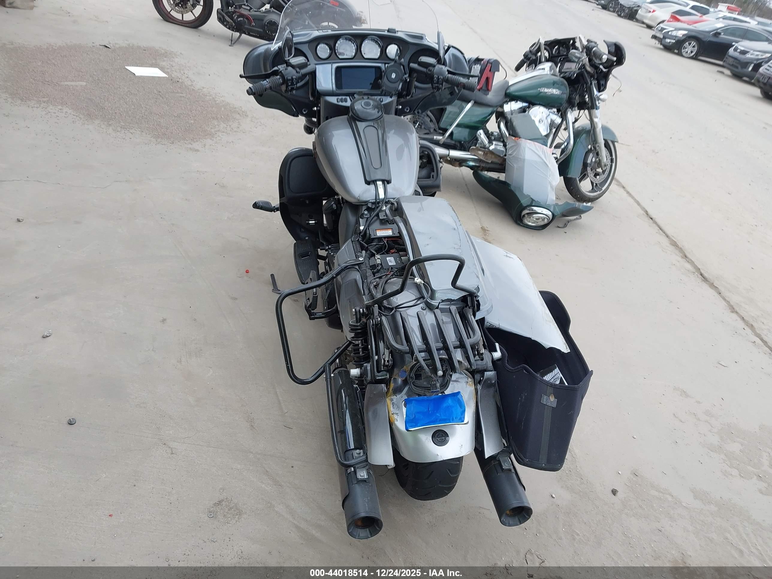 HARLEY-DAVIDSON FLHTKSE image 6