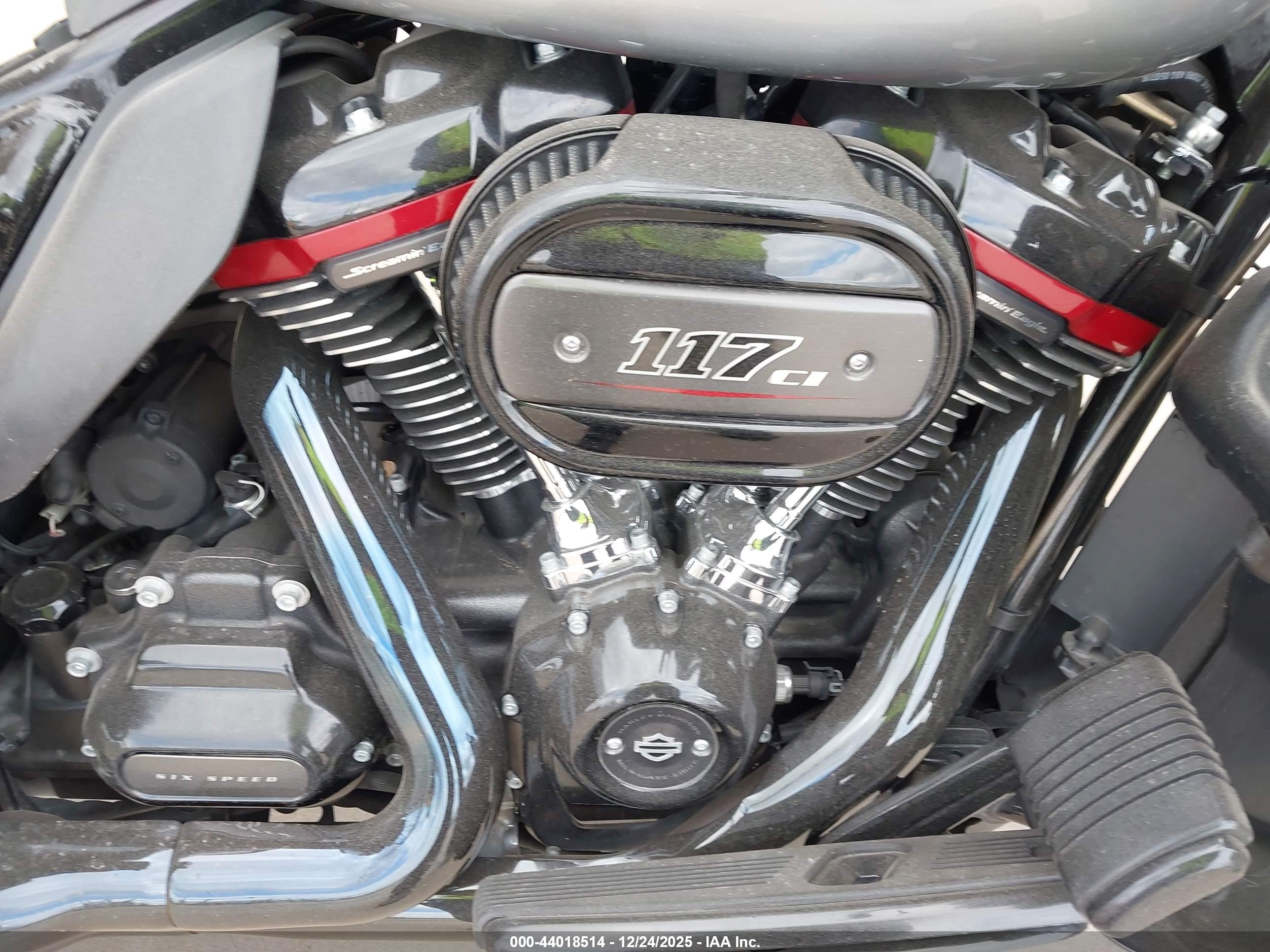 HARLEY-DAVIDSON FLHTKSE image 8