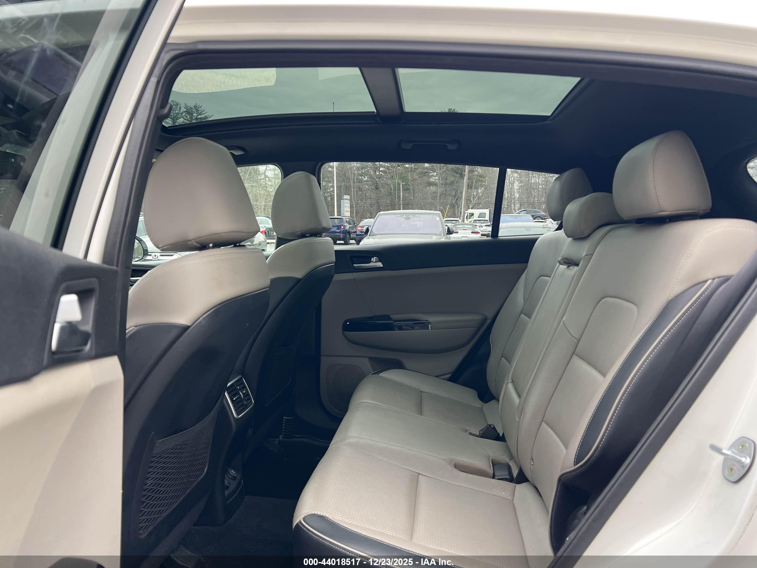 KIA SPORTAGE image 8