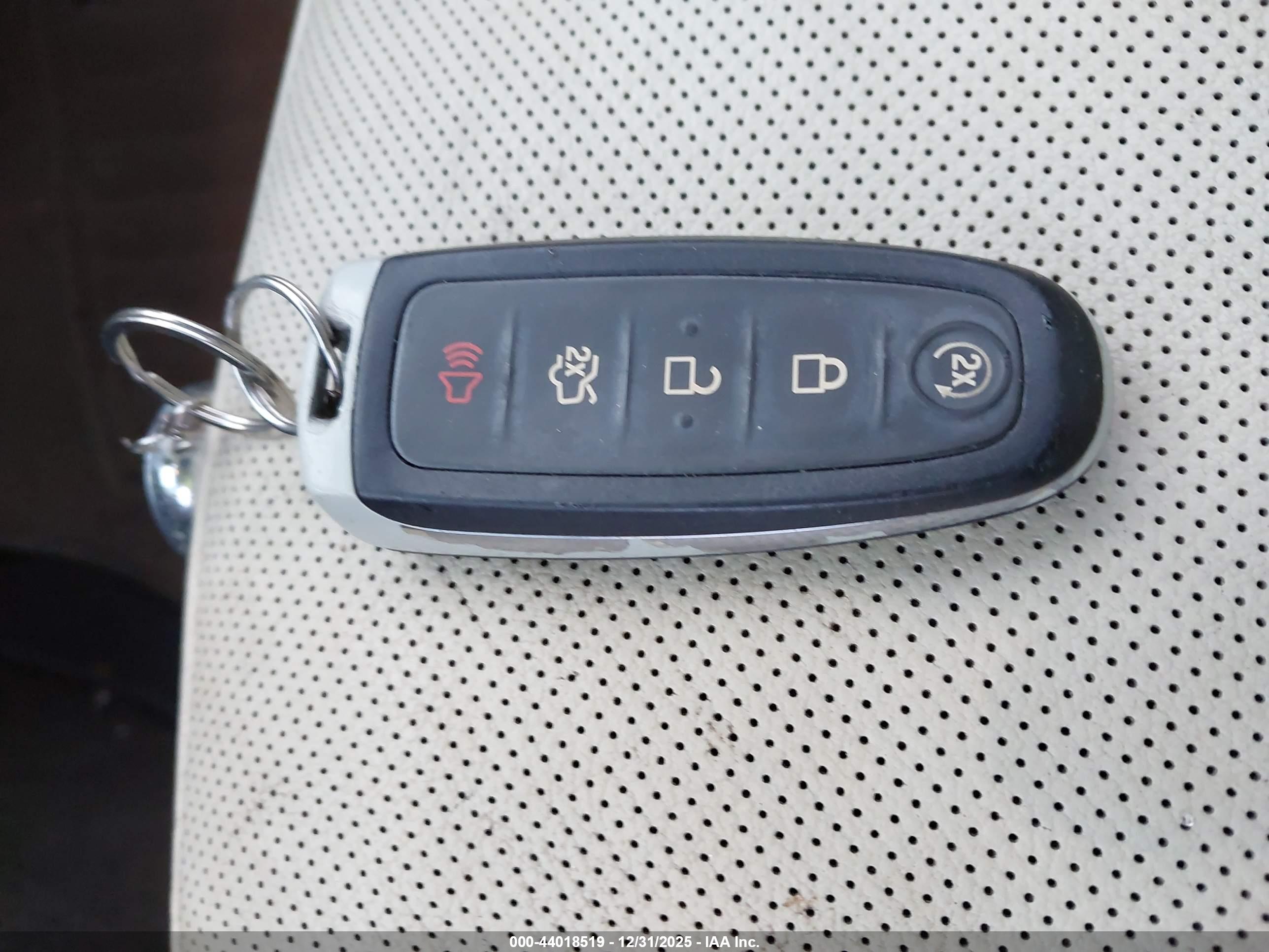 LINCOLN MKS image 11