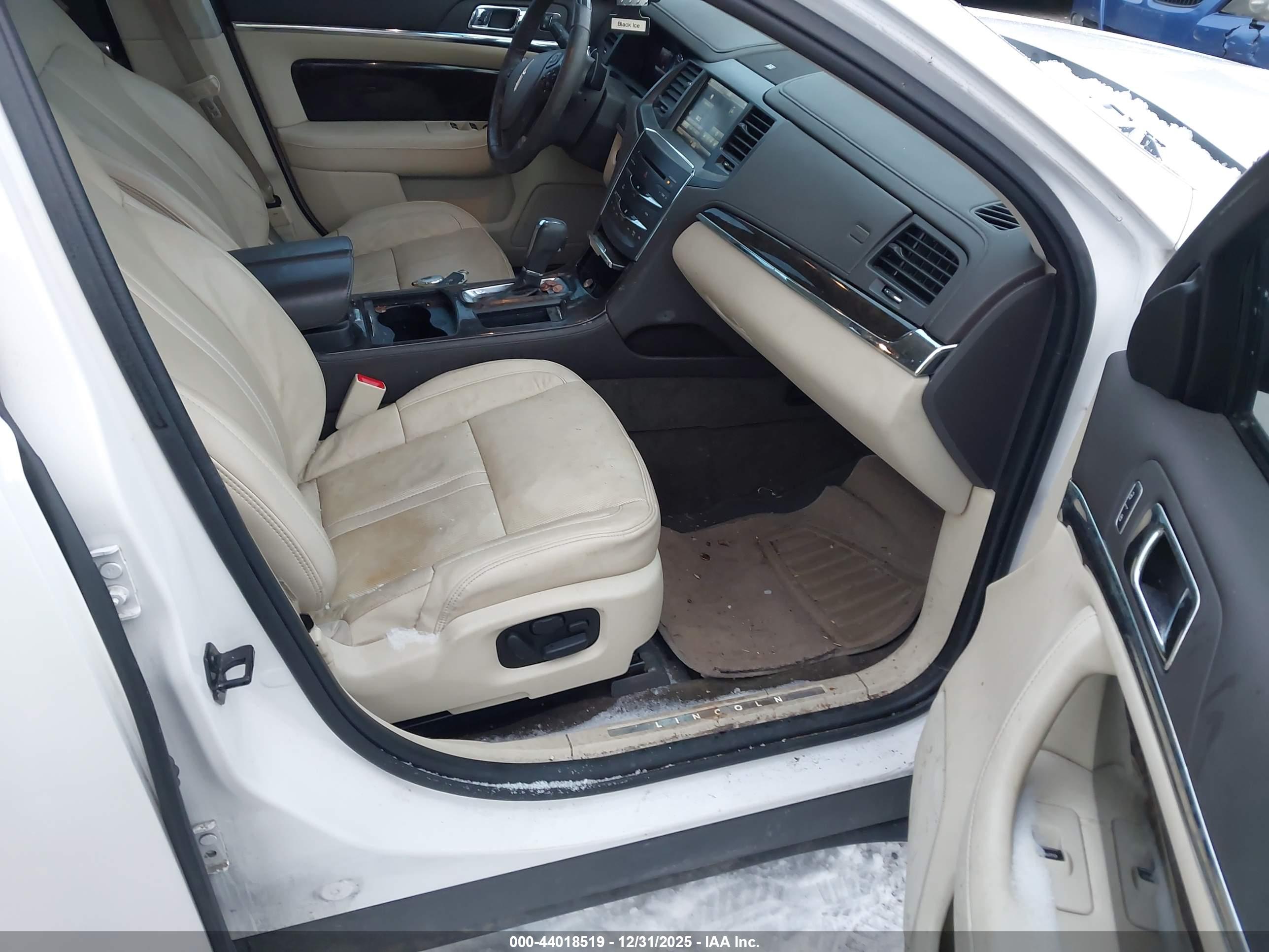 LINCOLN MKS image 5