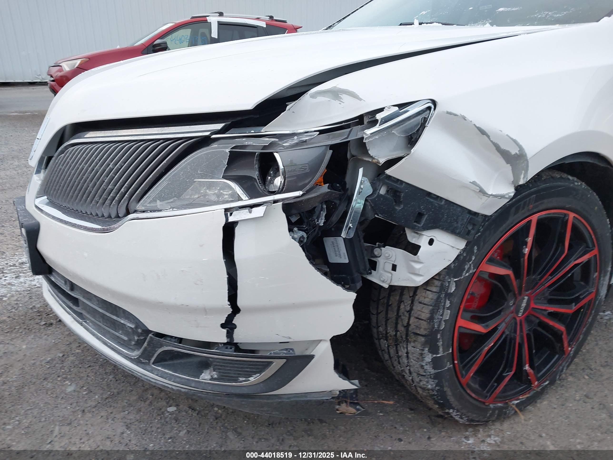 LINCOLN MKS image 6