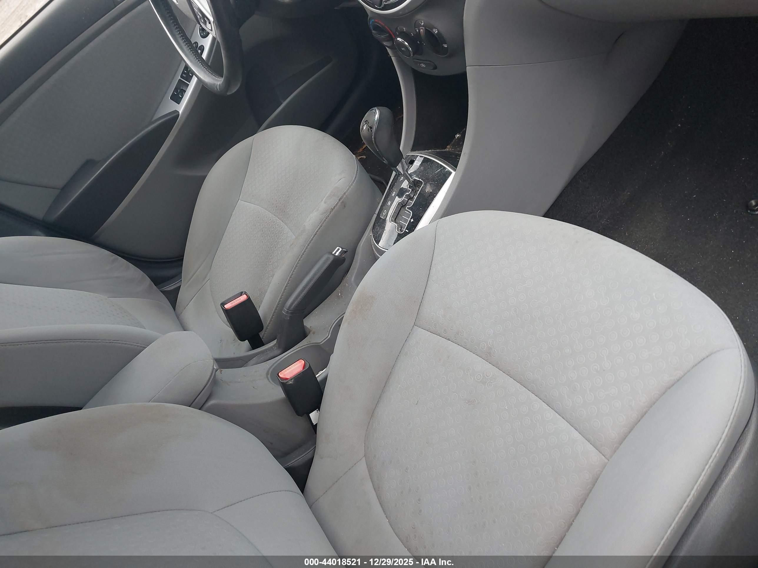 HYUNDAI ACCENT image 5