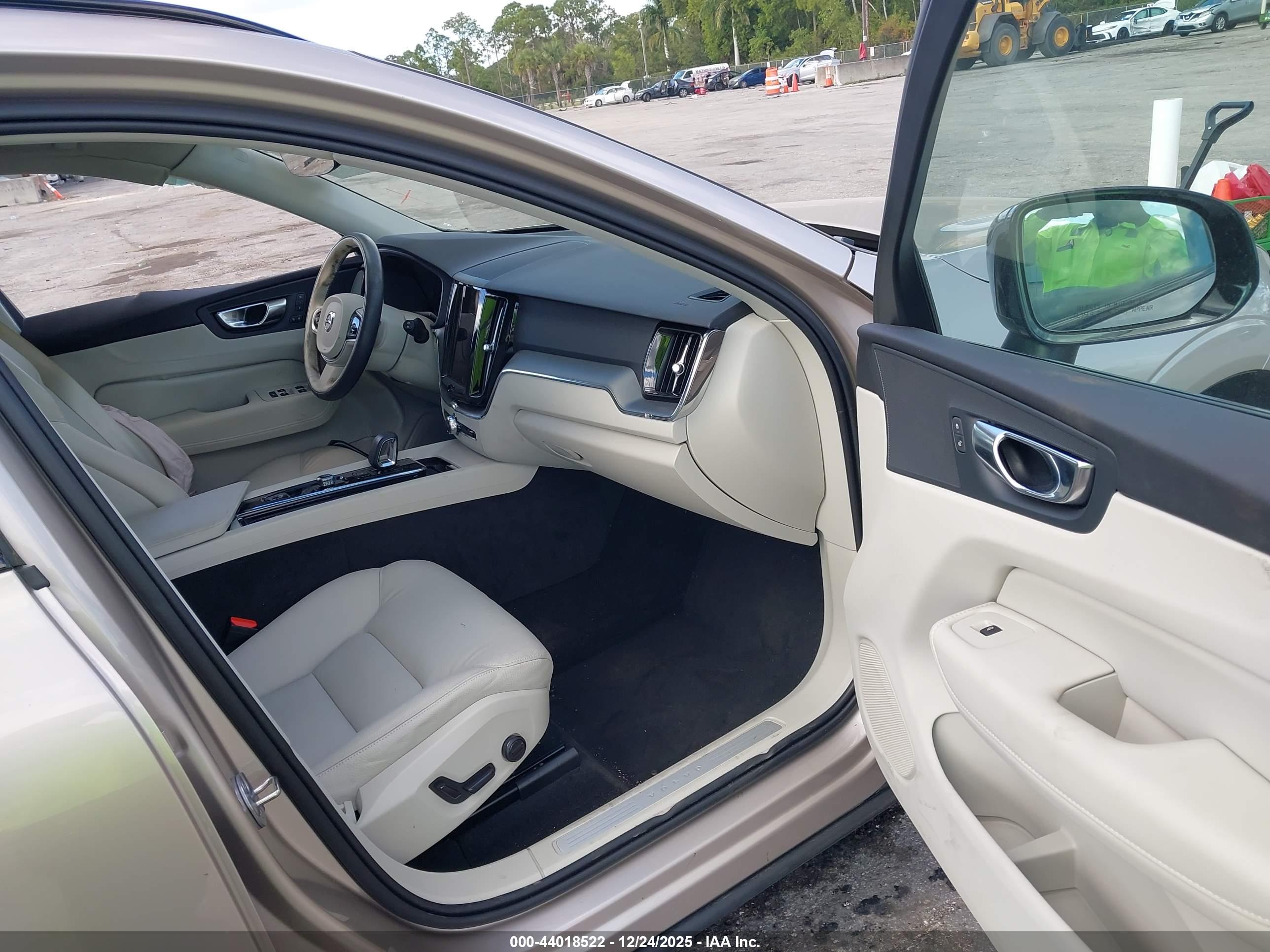 VOLVO XC60 image 5