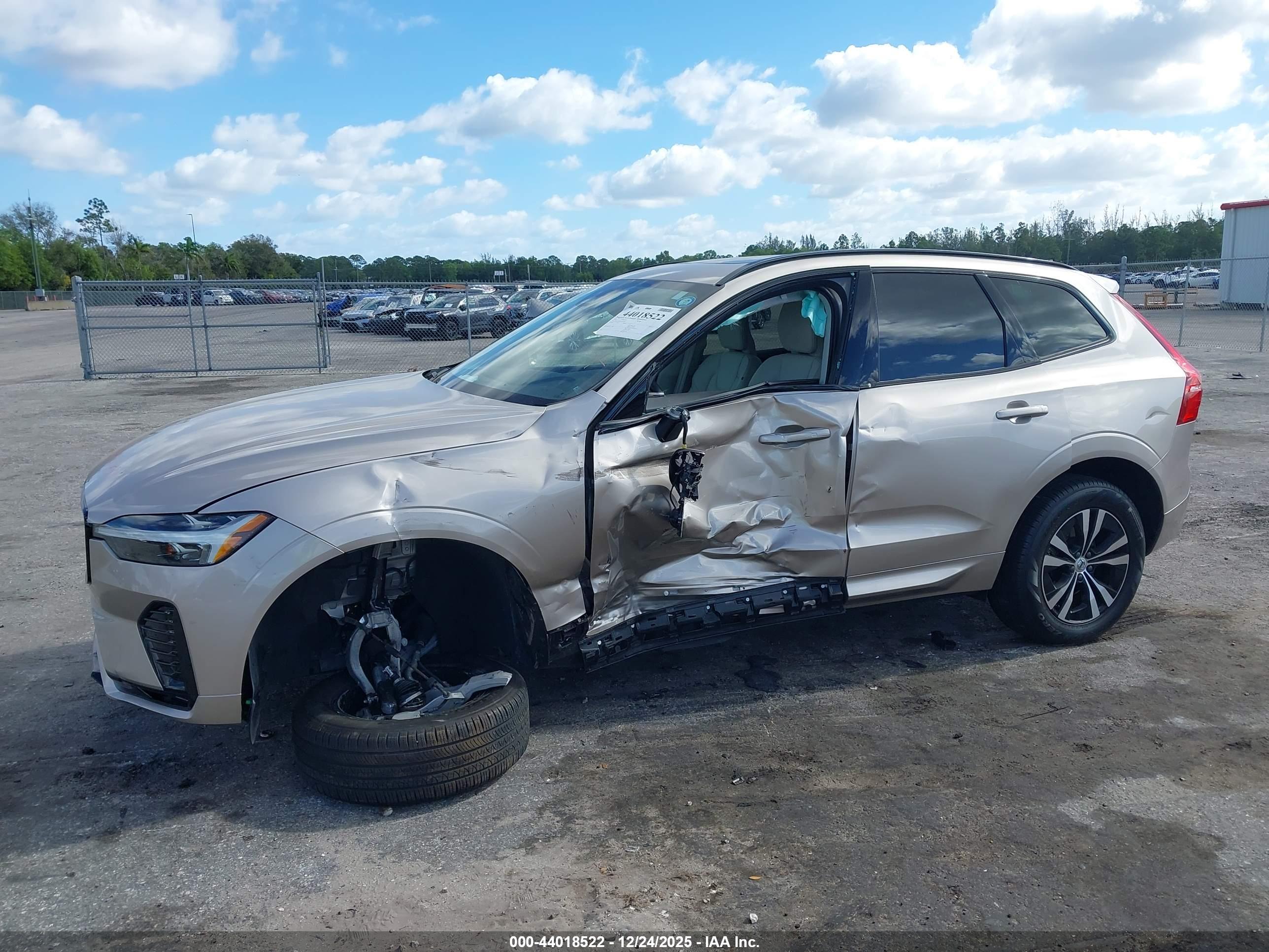 VOLVO XC60 image 6