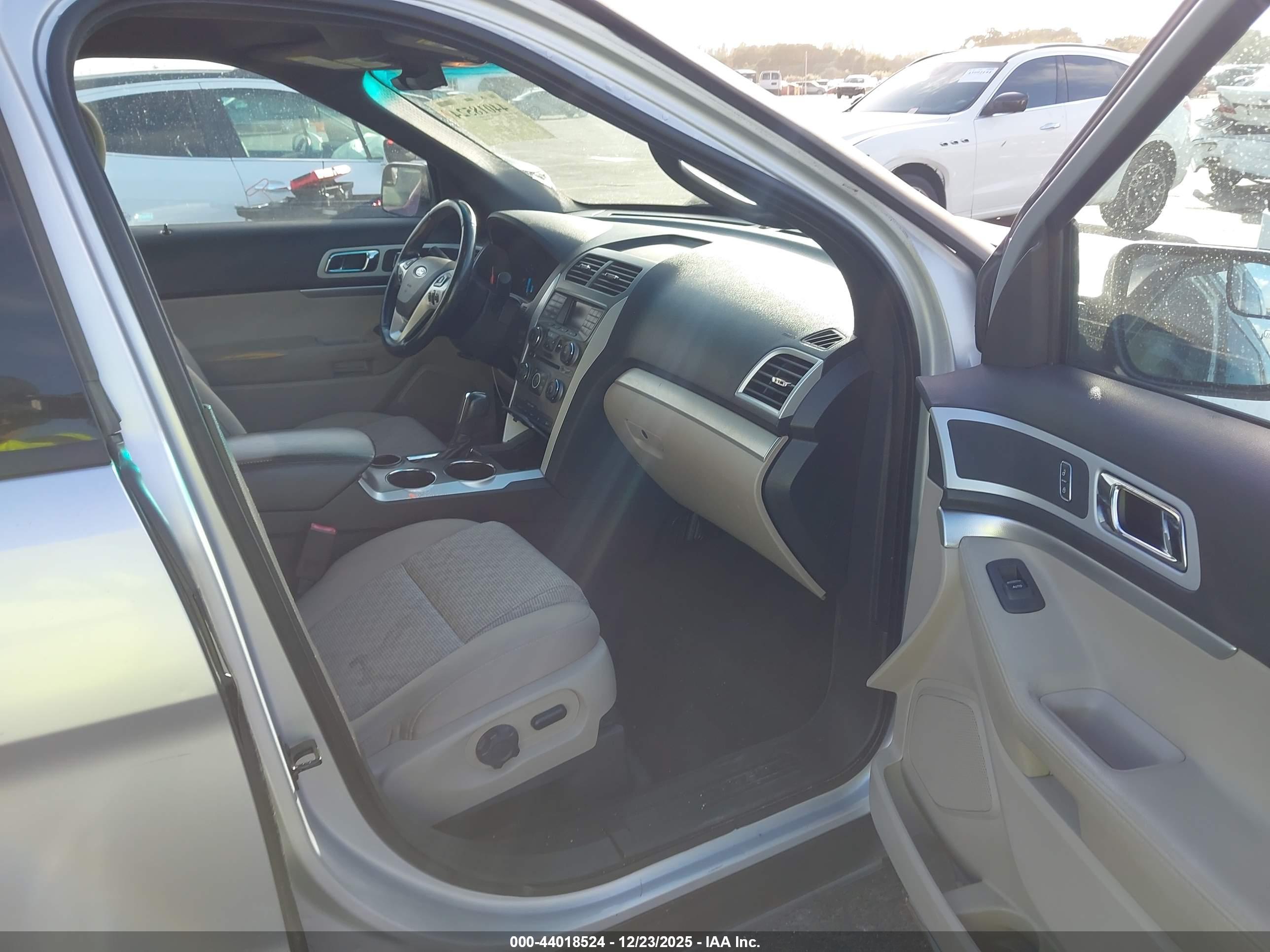FORD EXPLORER image 5